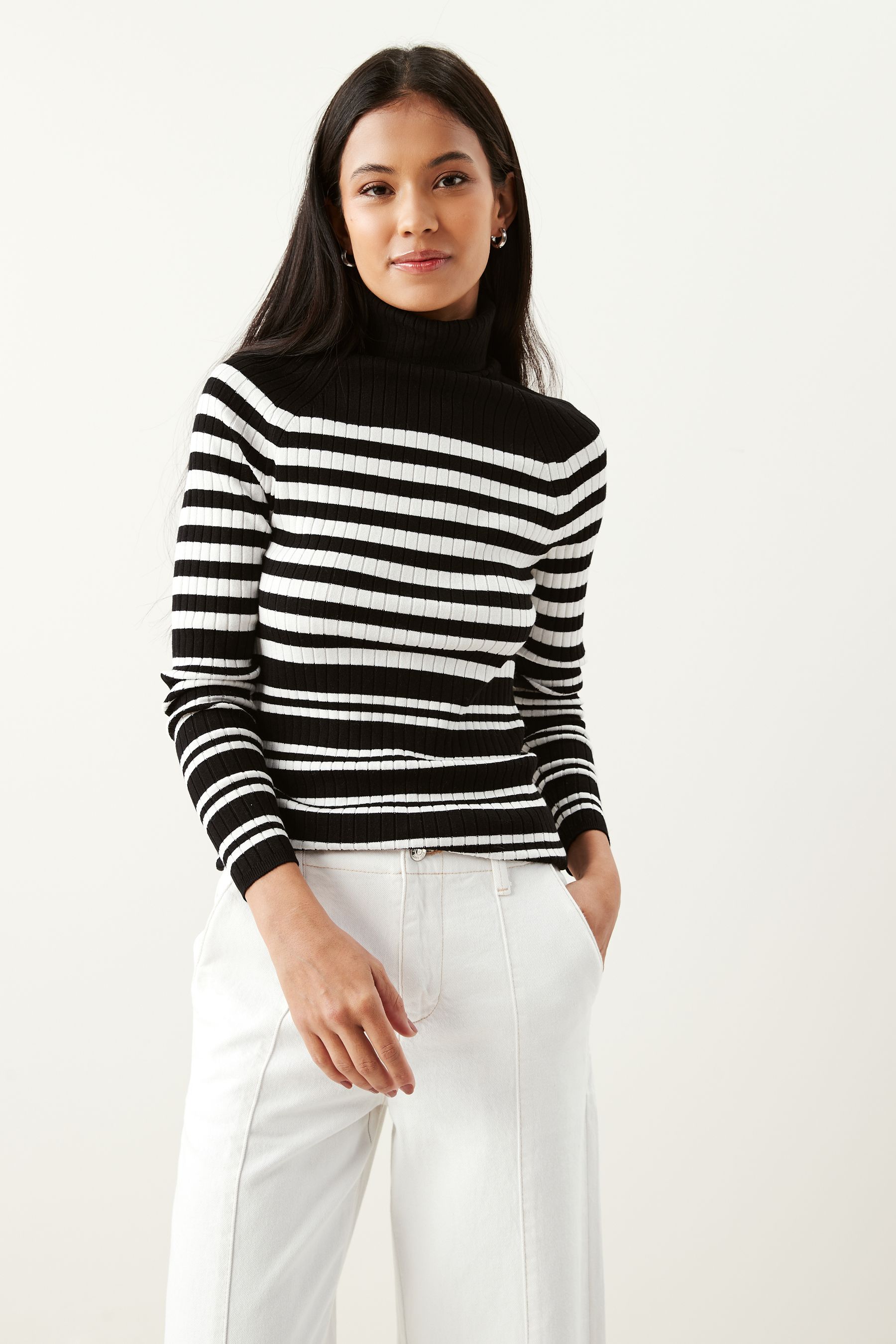 Next roll neck outlet