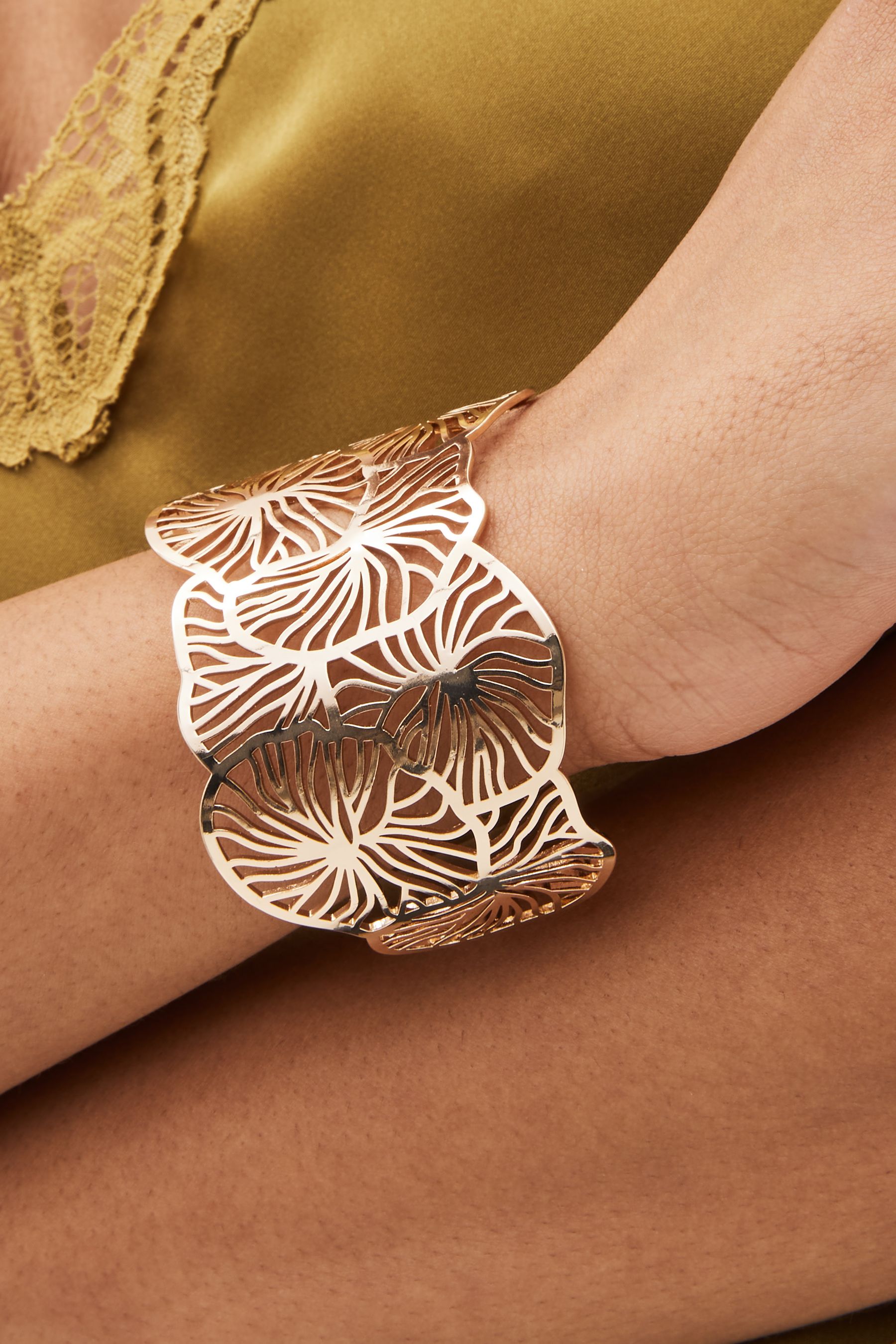 Gold cuff bracelet canada discount