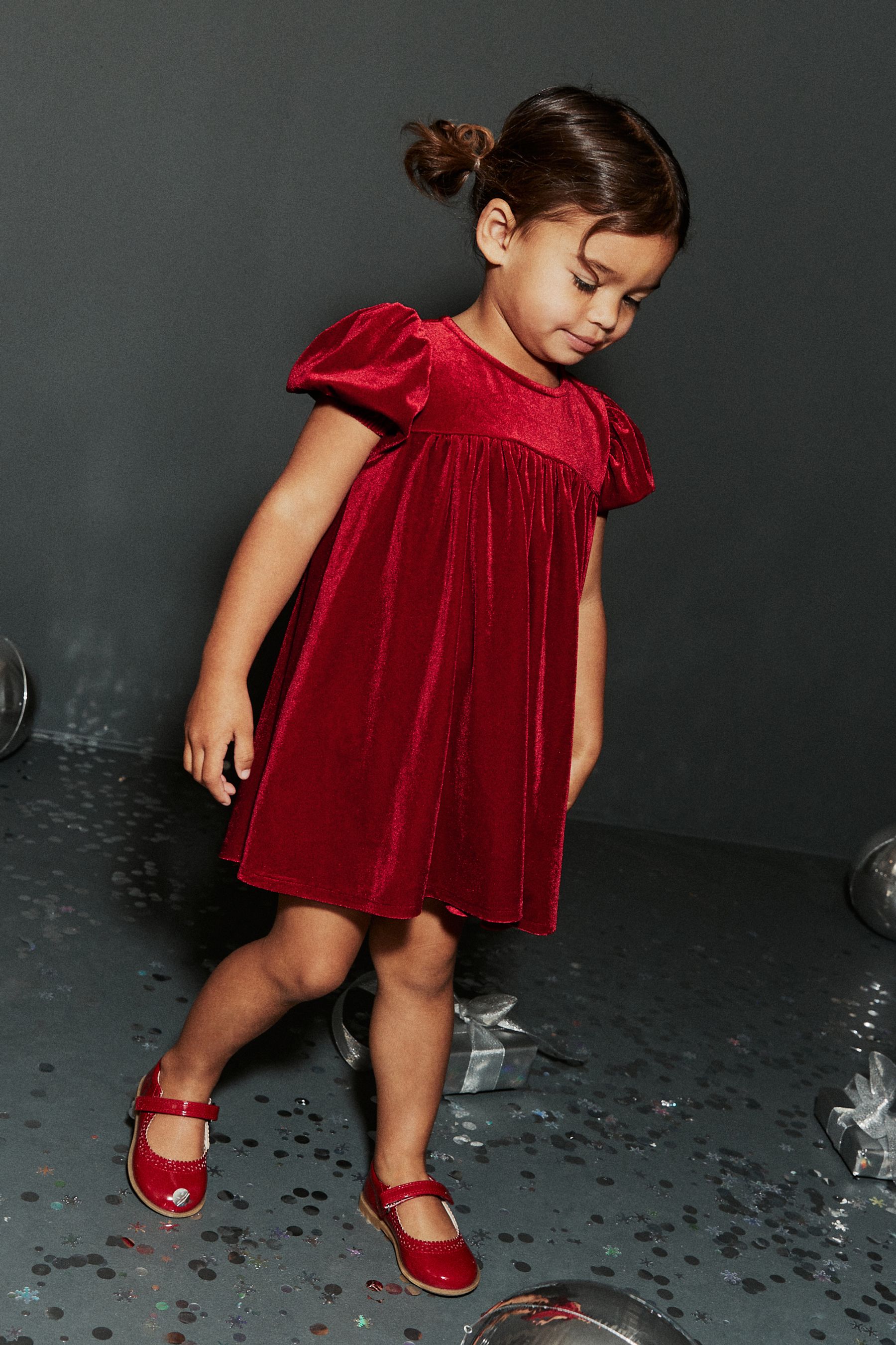 Robe rouge 10 ans 2025