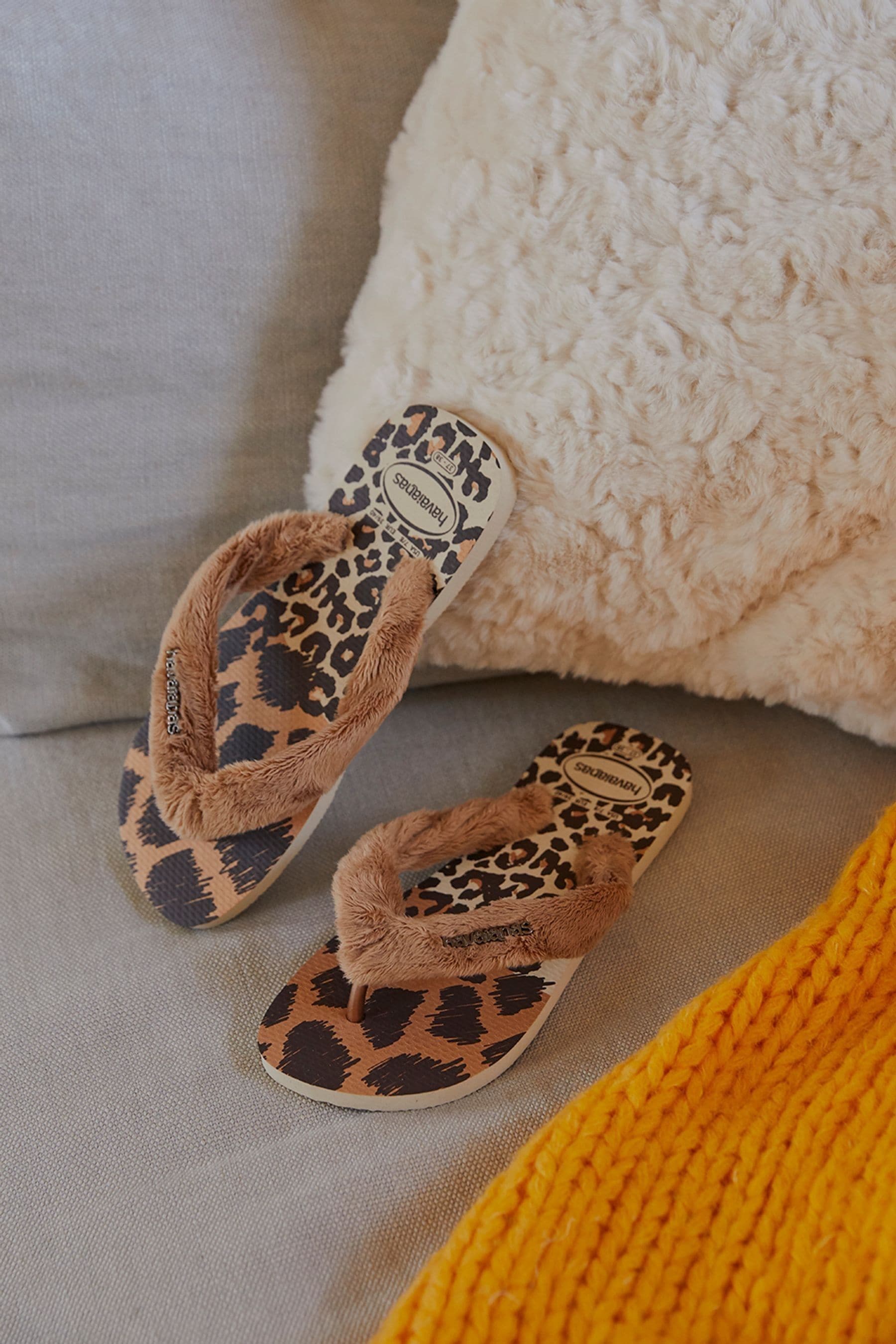 Fuzzy flip flop slippers top