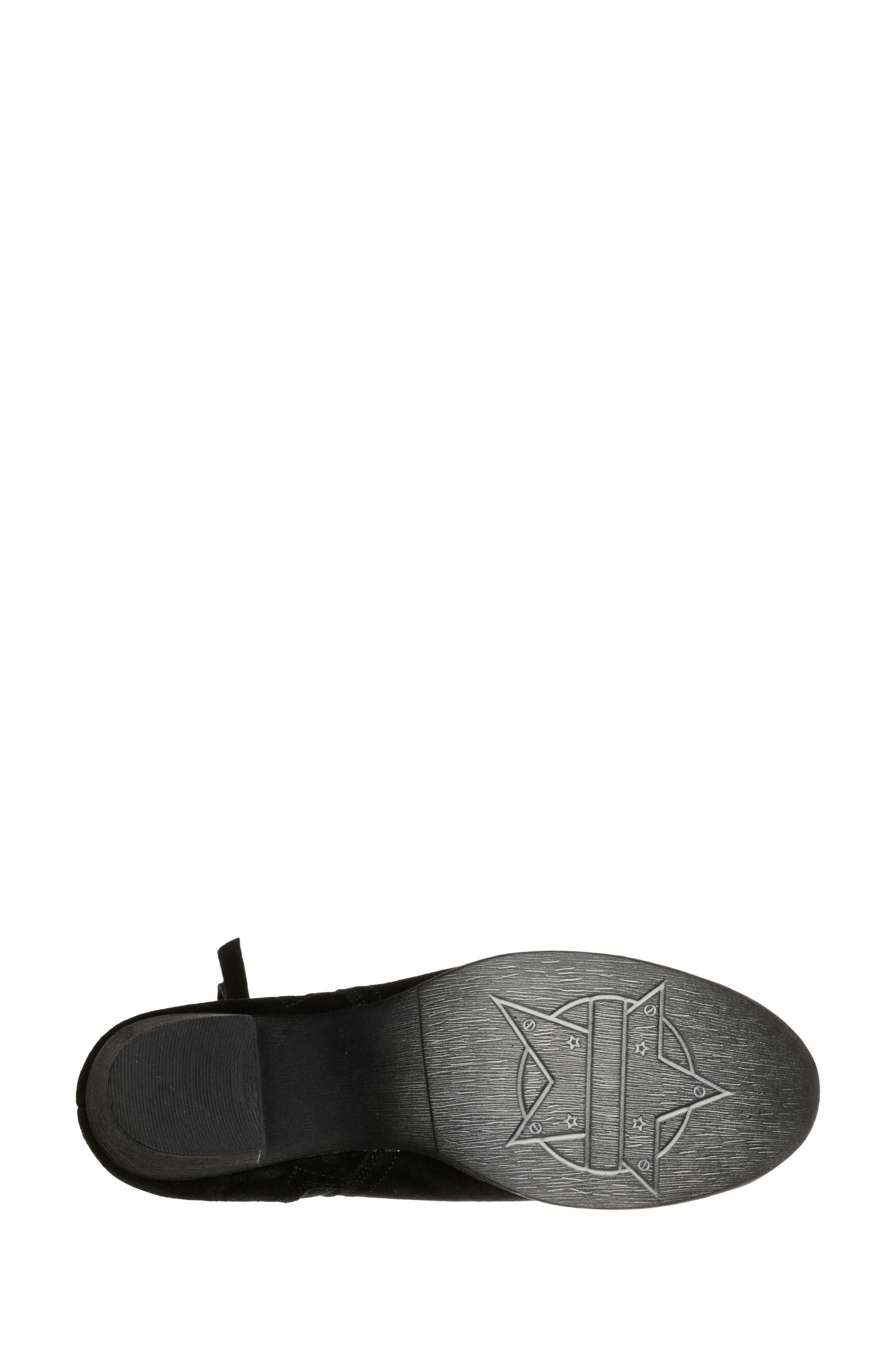 Skechers womens taxi 2025