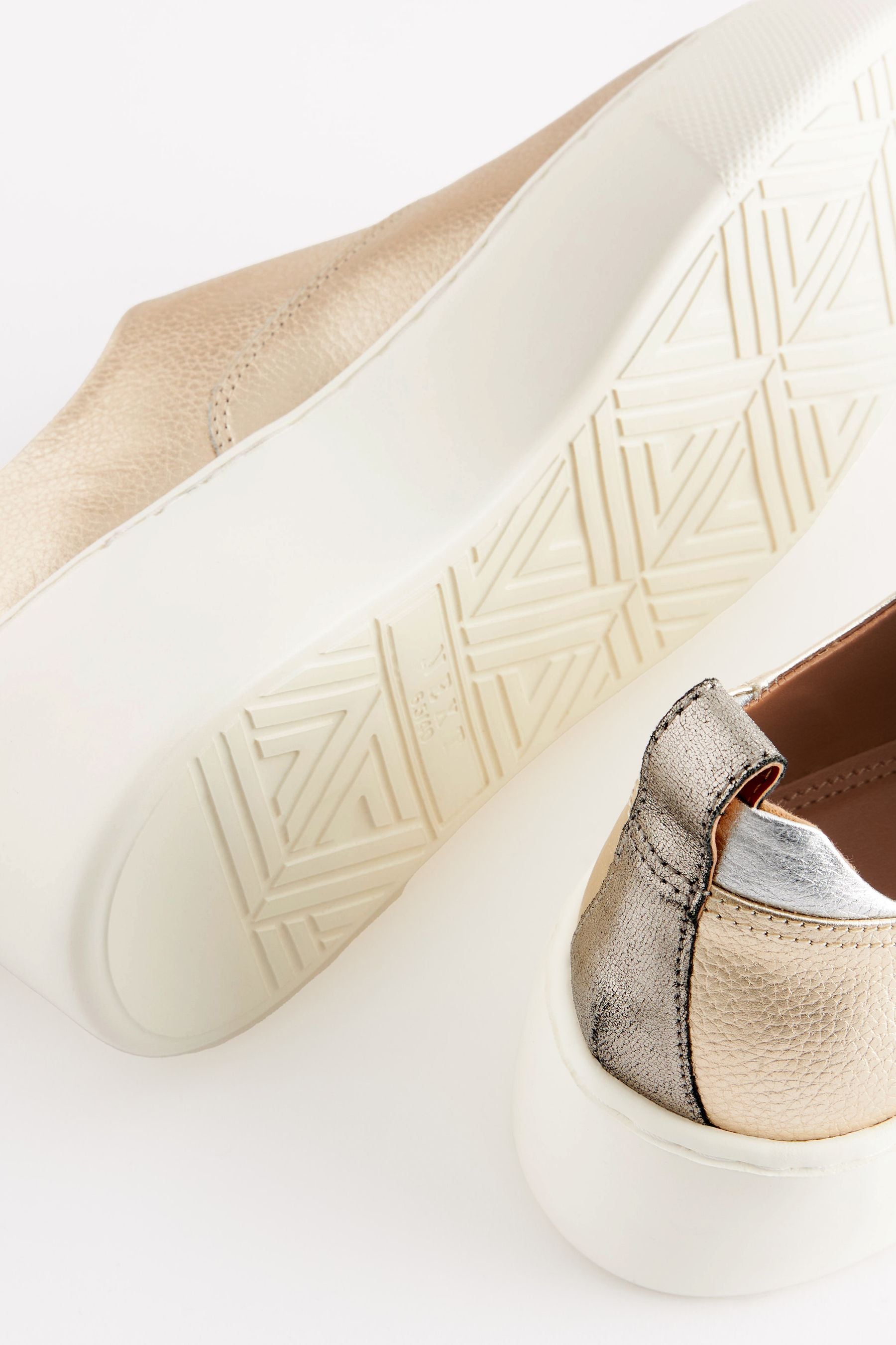 Gold platform trainers sales