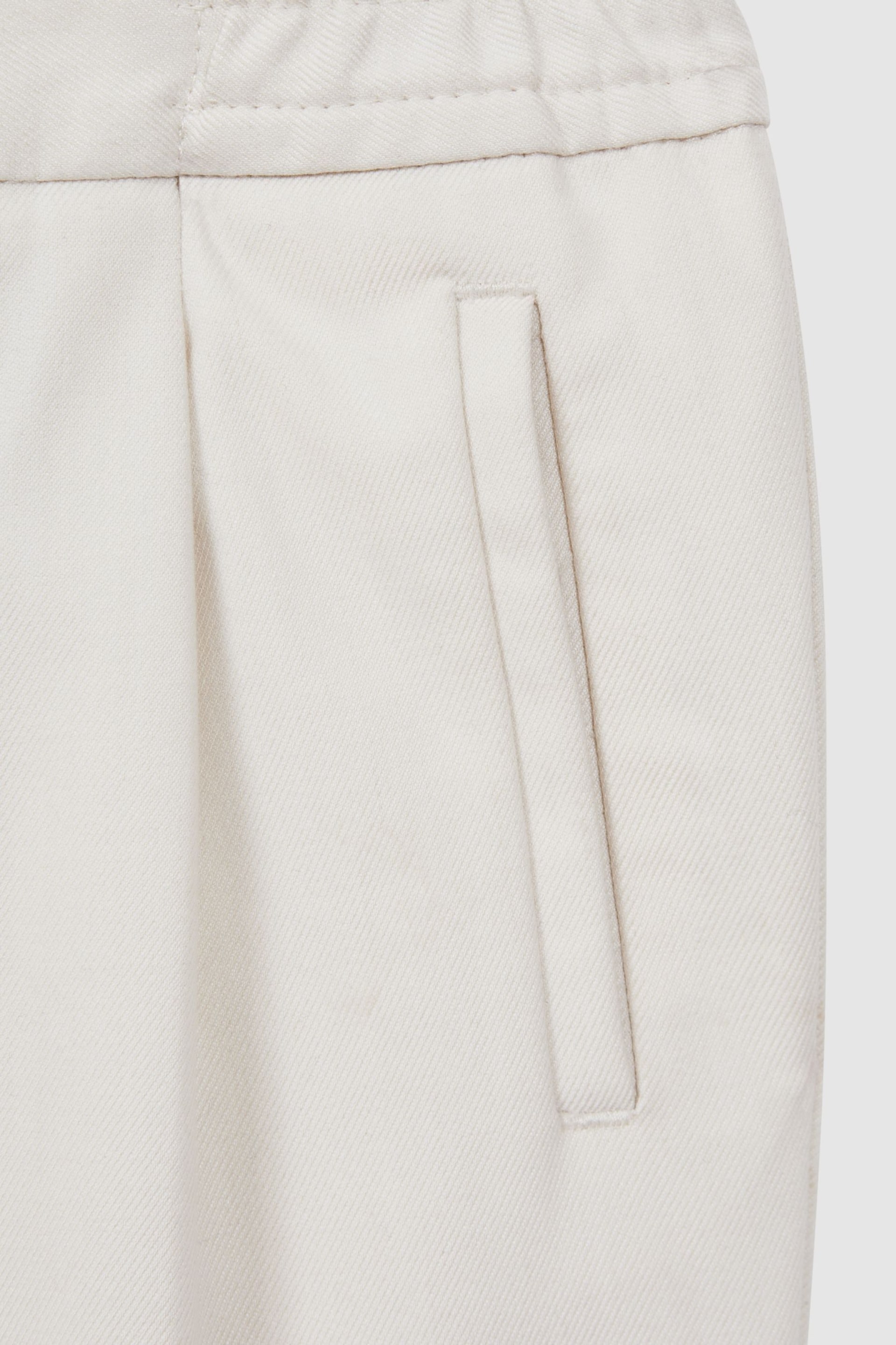 Reiss Ecru Brighton Senior Relaxed Elasticated Trousers with Turn-Ups - Image 6 of 6