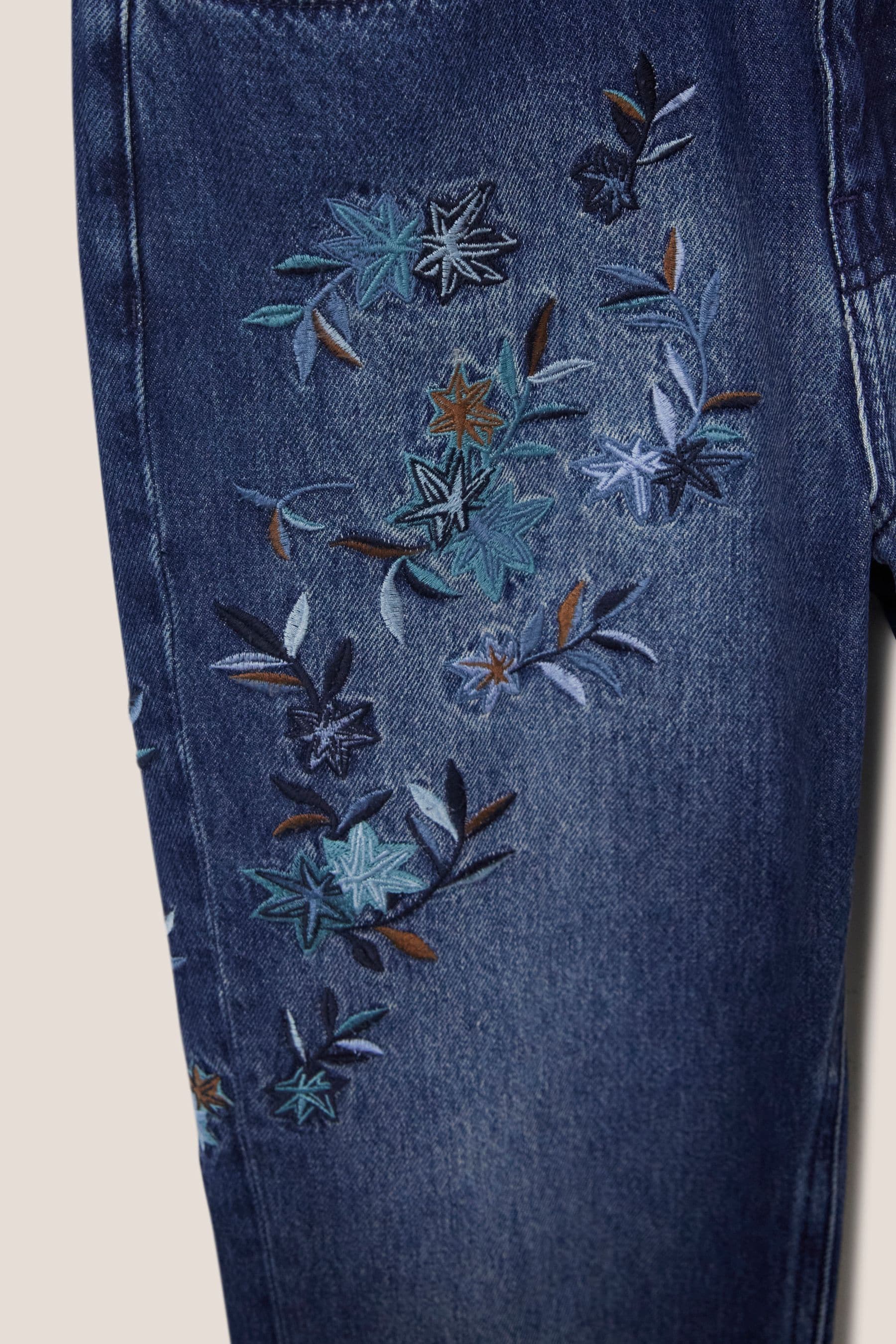 Embroidered boyfriend jeans new arrivals