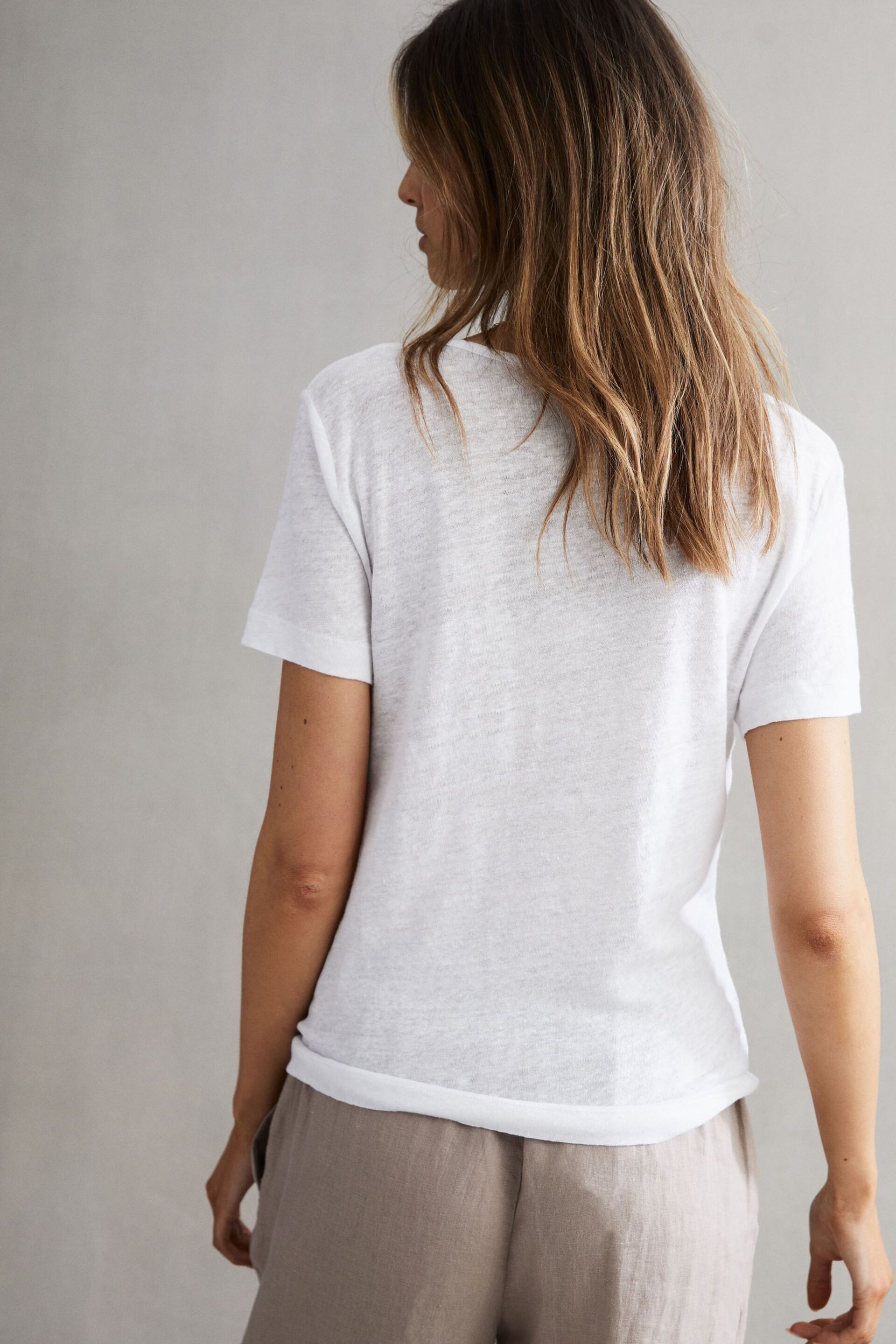 Reiss White Frances Linen Scoop Neck T-Shirt - Image 4 of 5