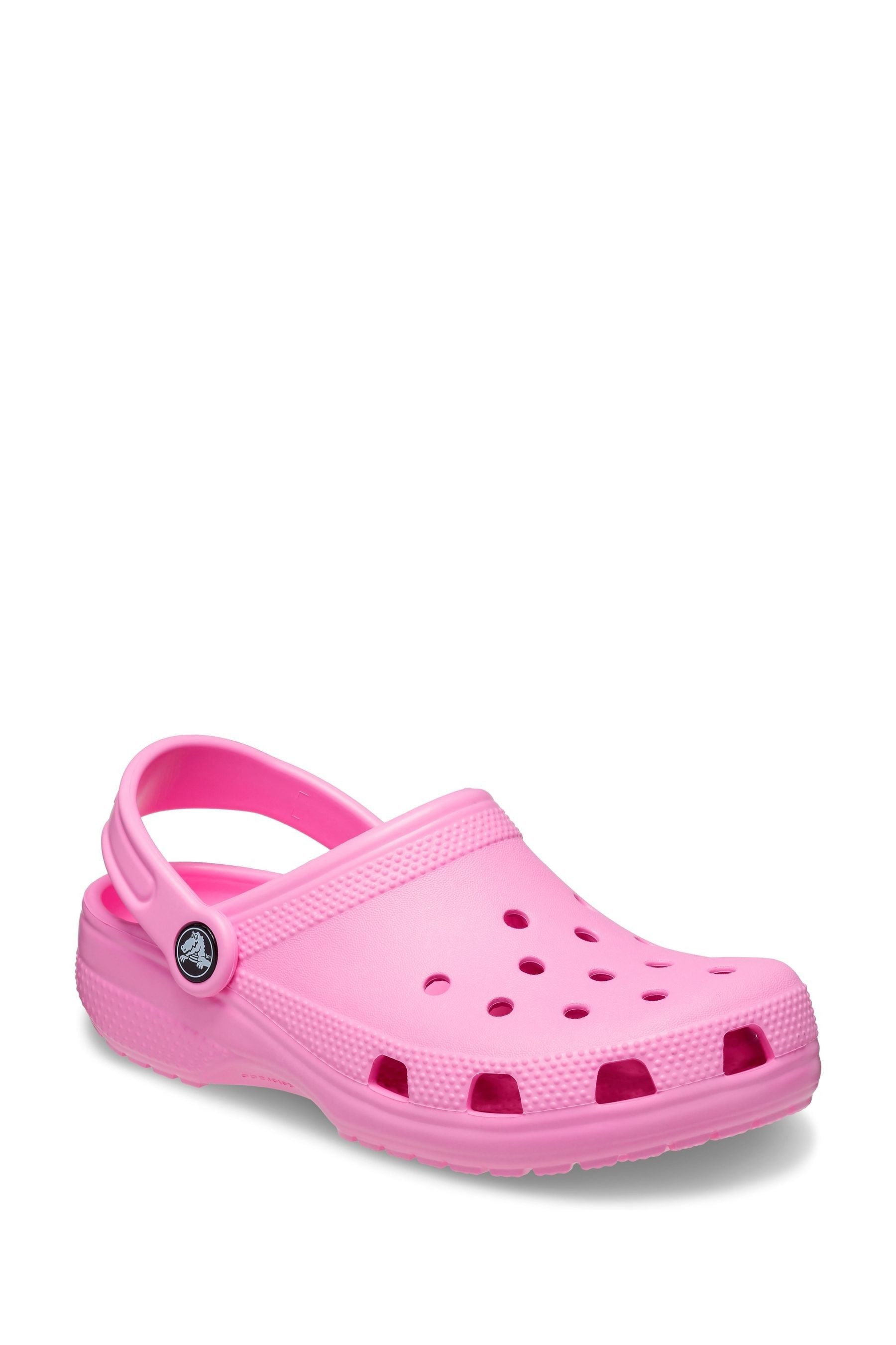 Furry pink crocs 2025