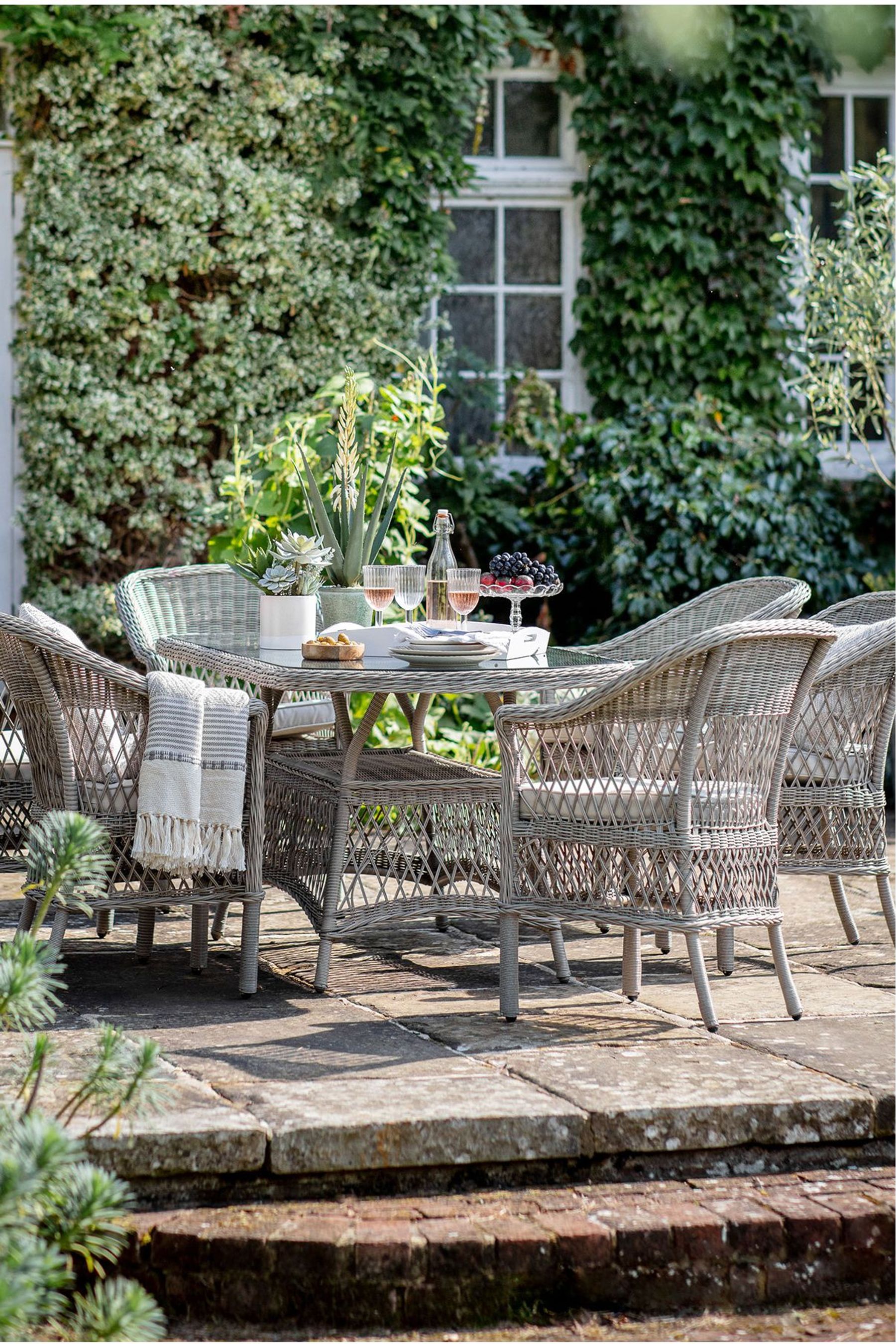 Next garden dining set deals
