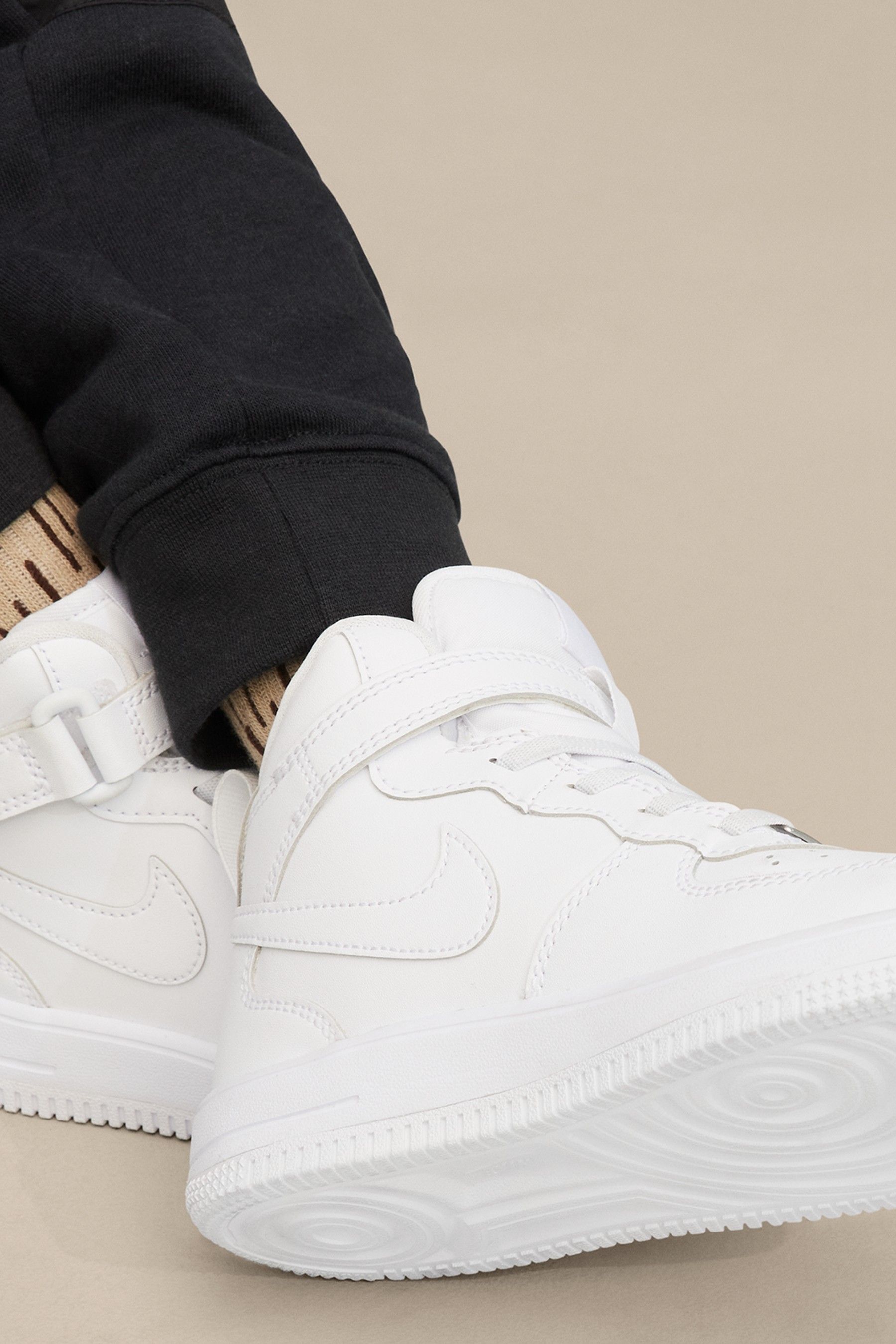 Nike air force 1 high top junior top