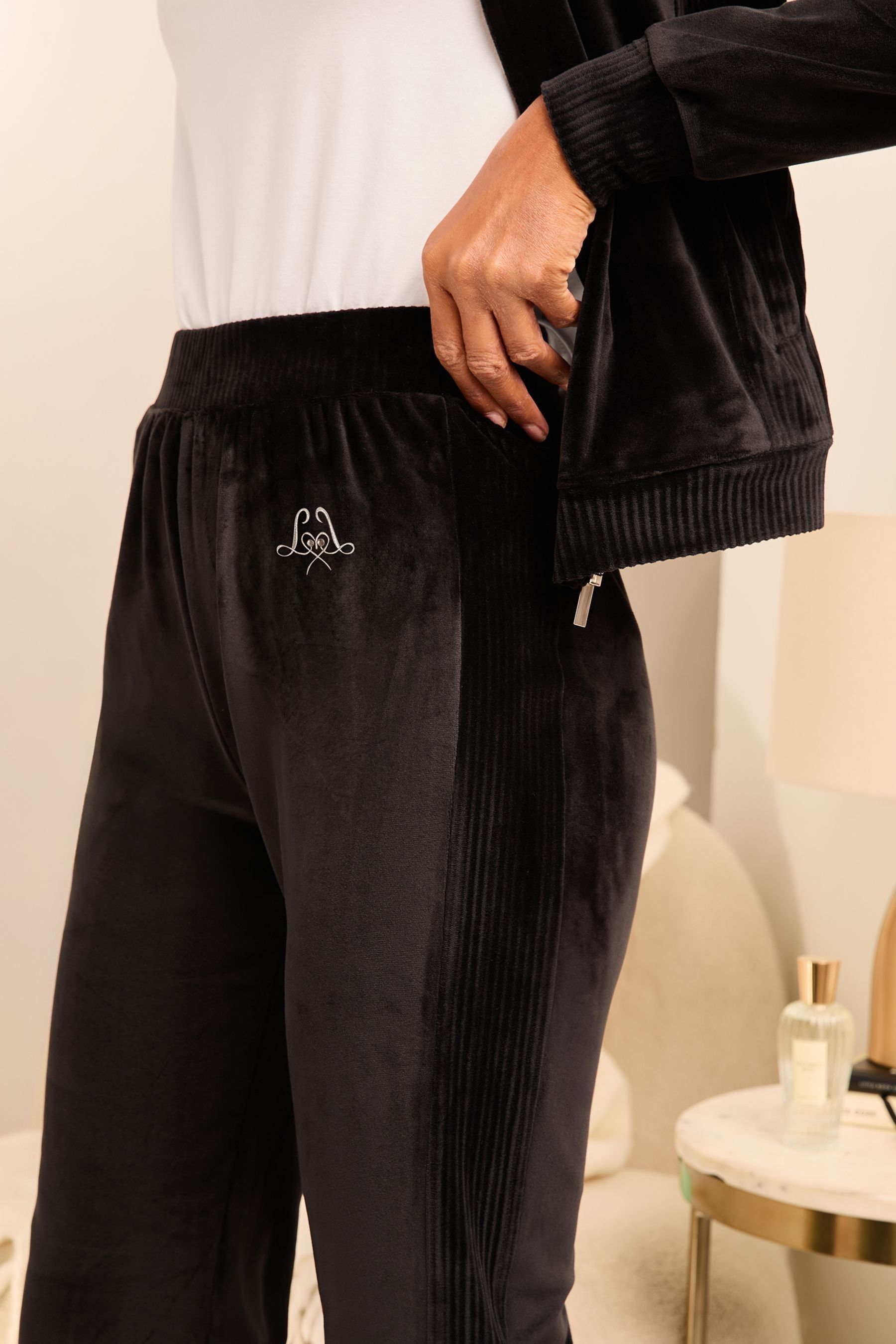 Lipsy joggers 2025