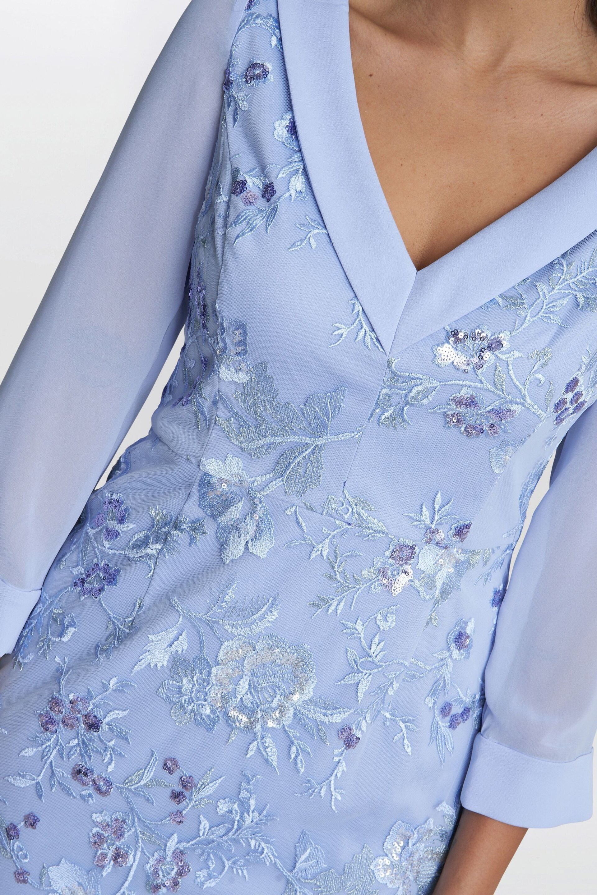 Gina Bacconi Blue Daisy Crepe Dress With Embroidery - Image 4 of 6