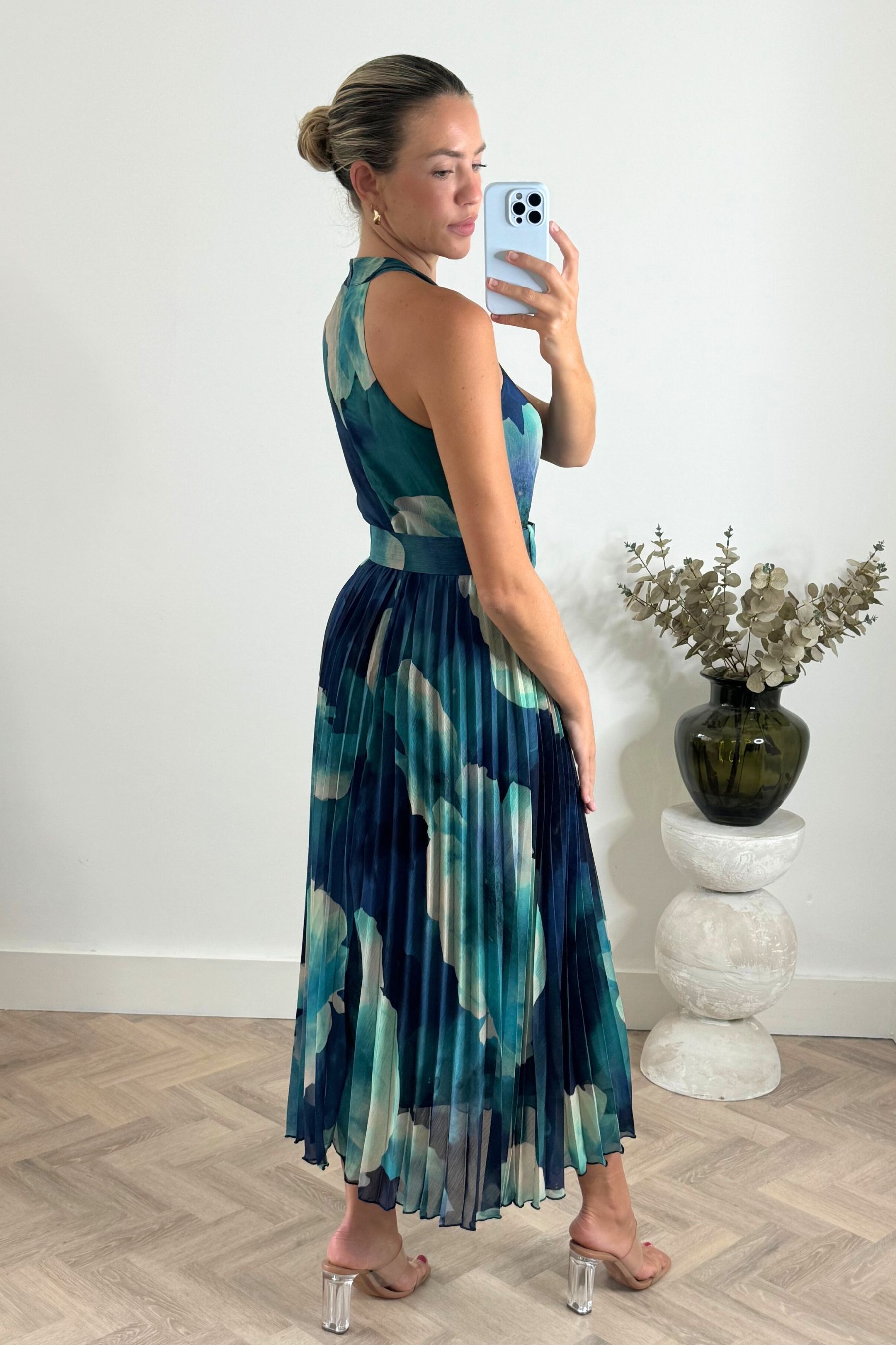 Pleated skirt dress next top