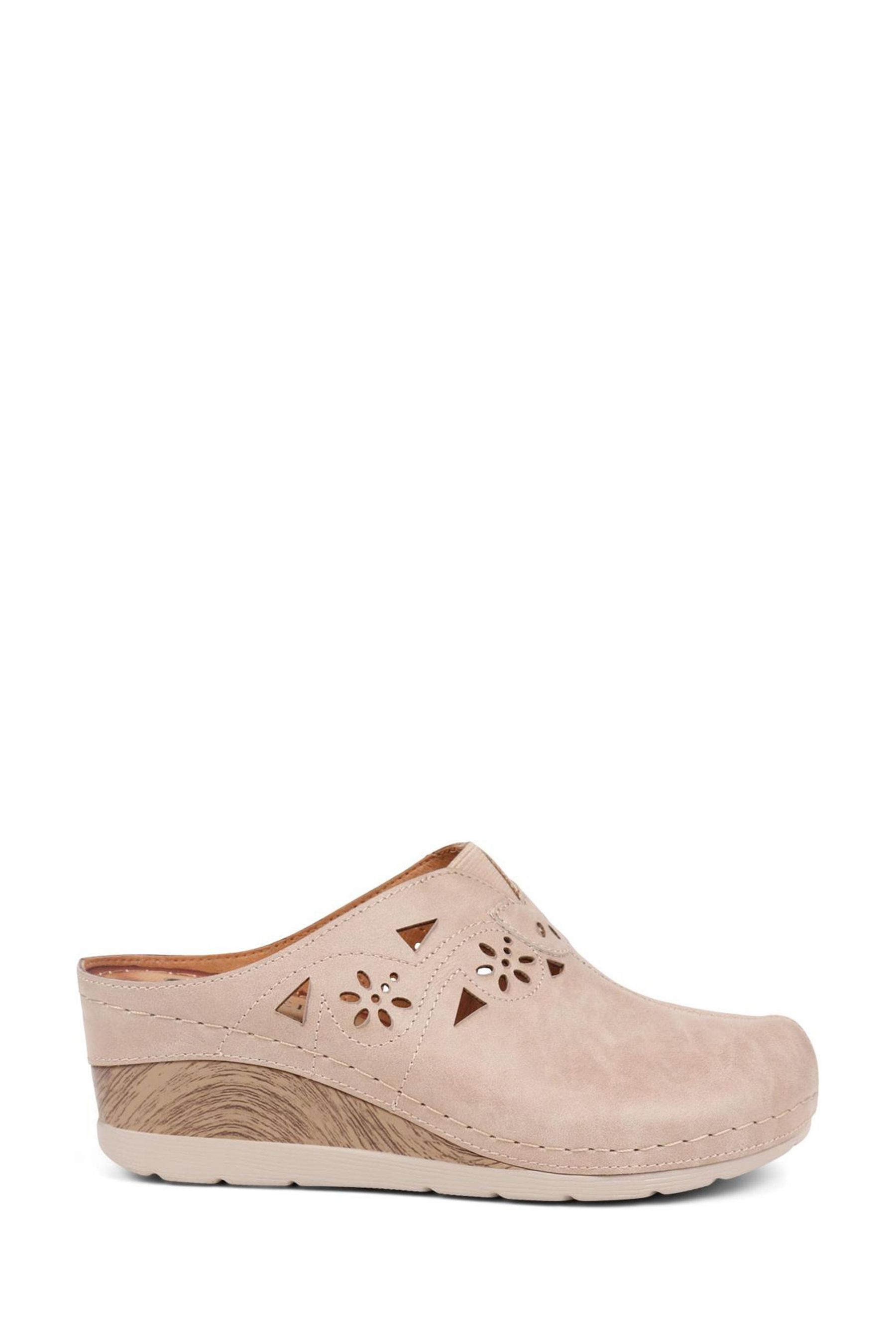 Pavers clogs discount