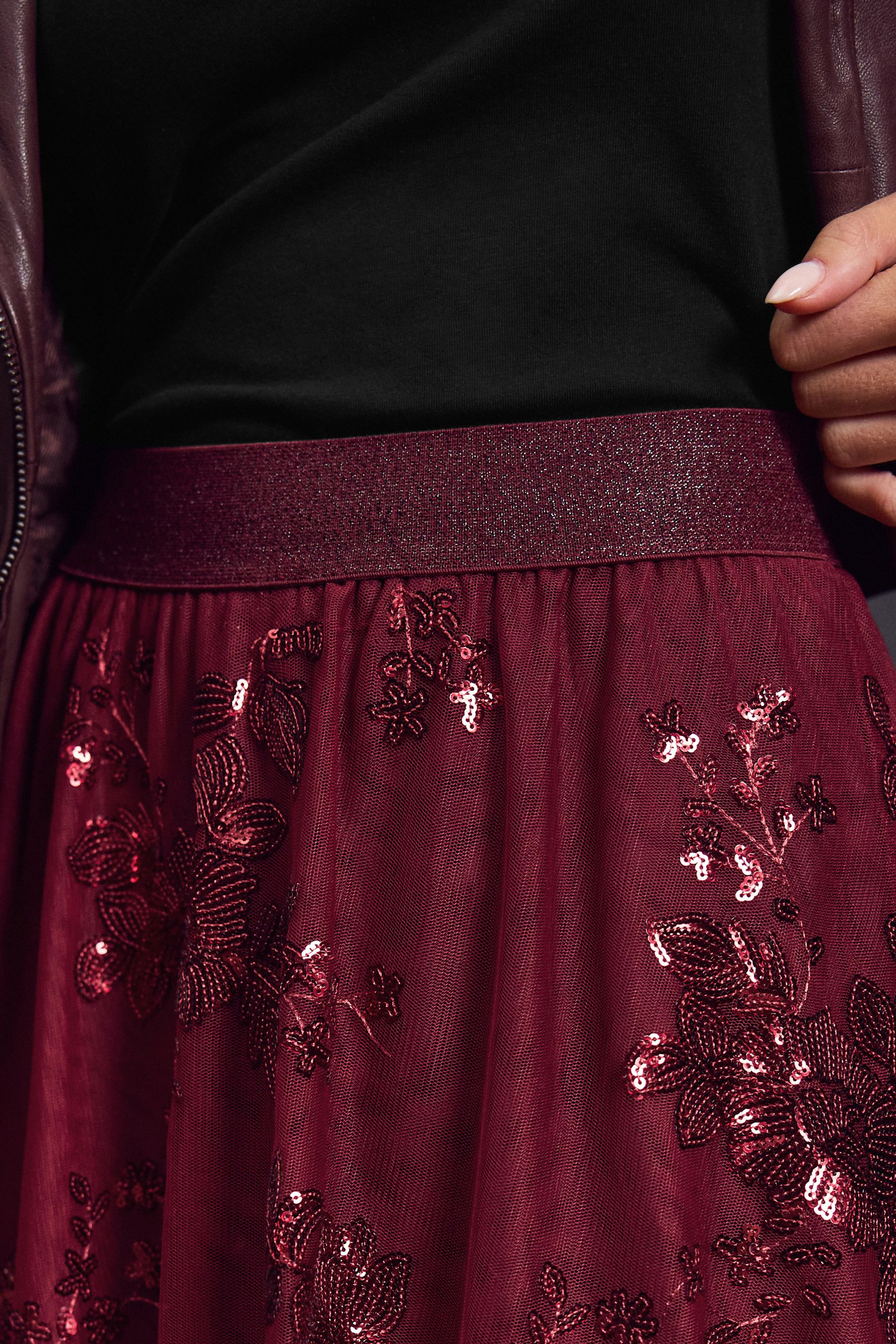 Maroon sequin maxi skirt 2025