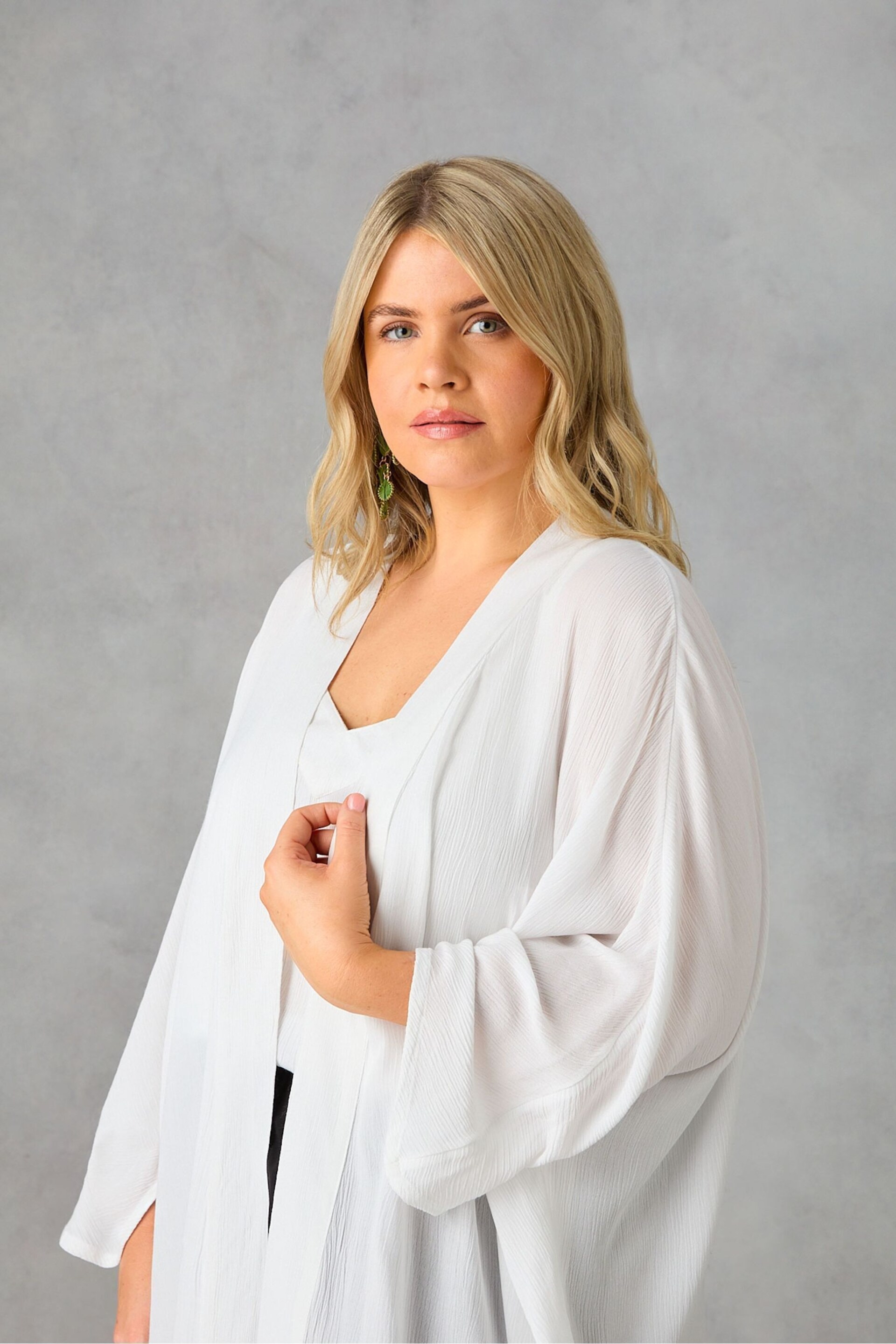 Live Unlimited Curve Crinkle White Kimono - Image 4 of 4