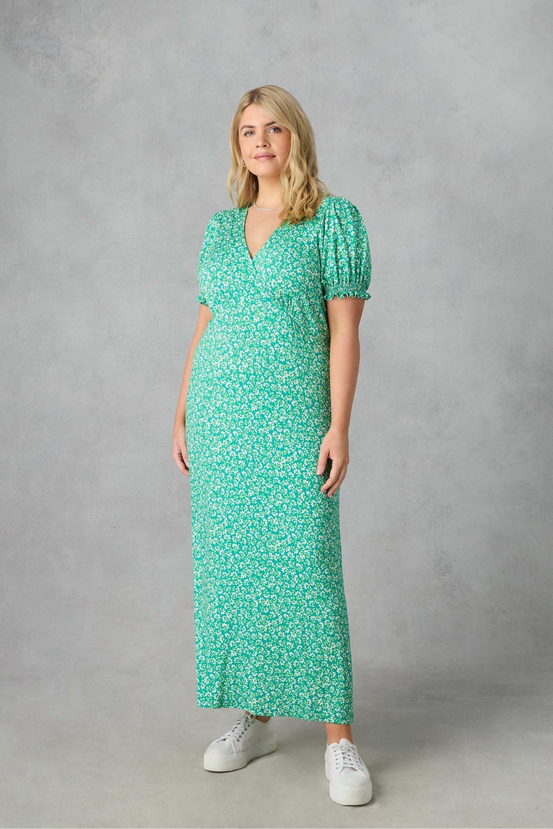 Live Unlimited Green Curve Ditsy Jersey Shirred Cuff Maxi Dress - Image 3 of 7