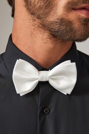 White Bow Tie - Image 1 of 5