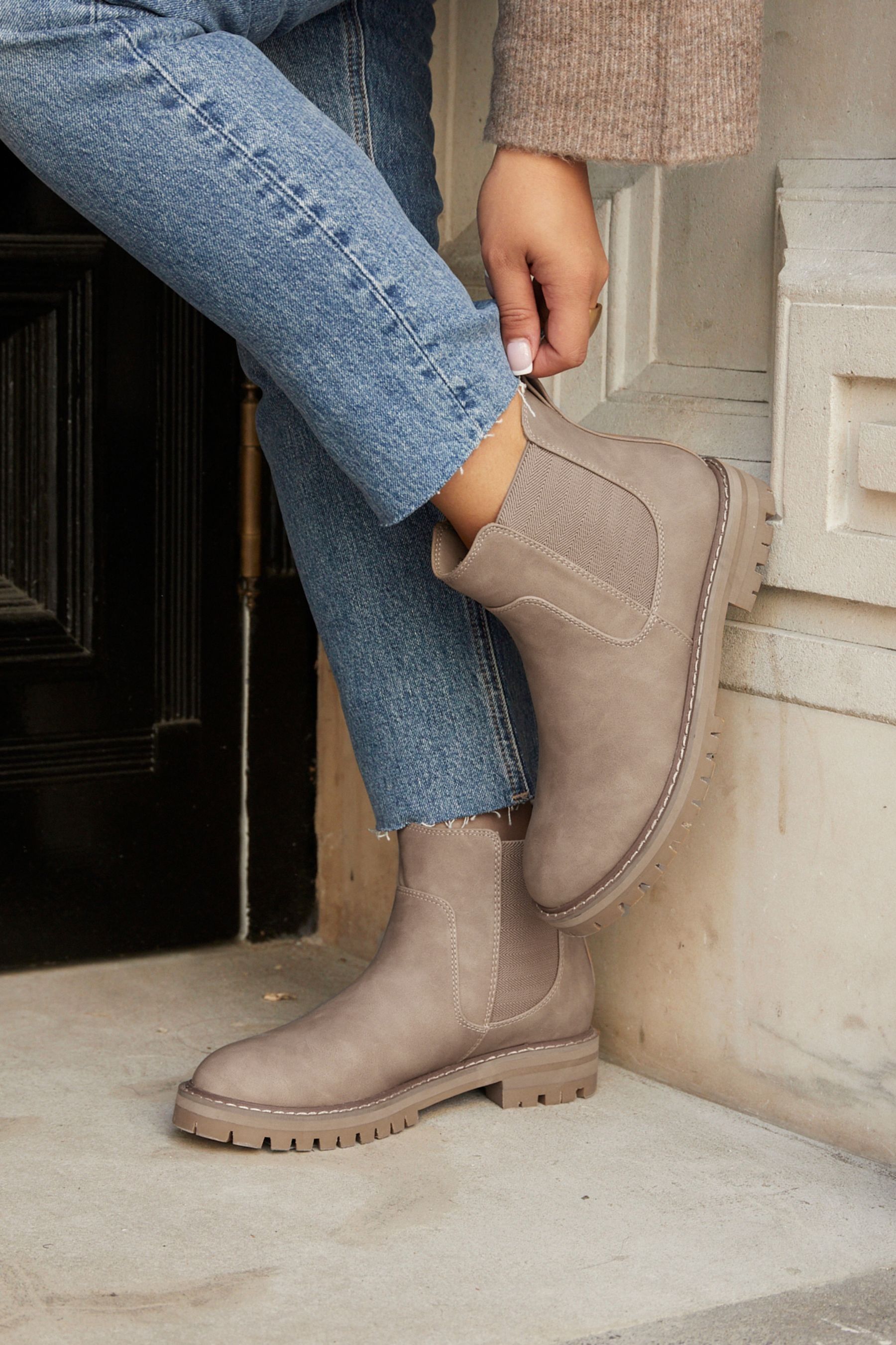 Sofft welling chelsea boot new arrivals