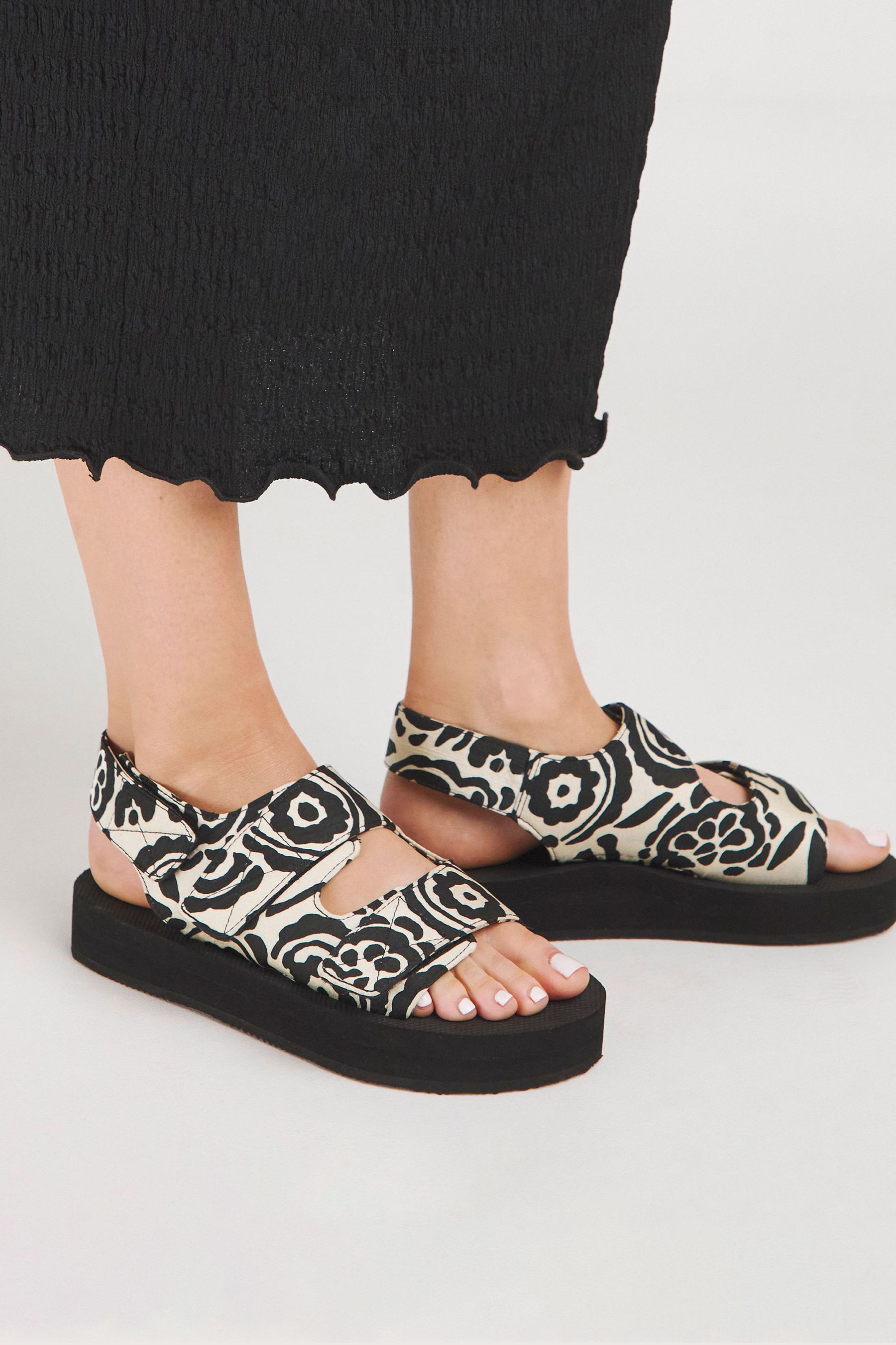 Simply be flip flops deals