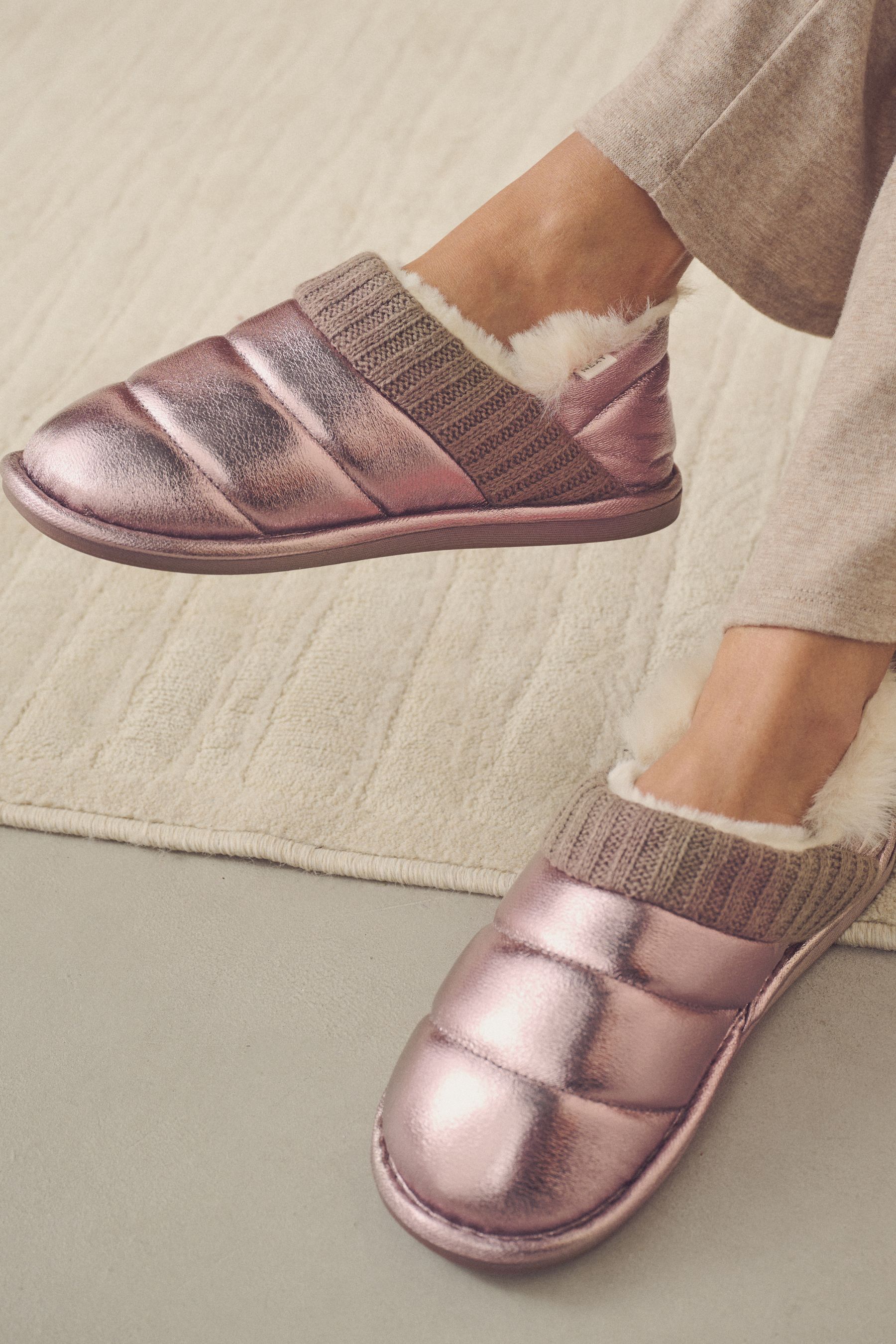 Womens quilted slippers 2025