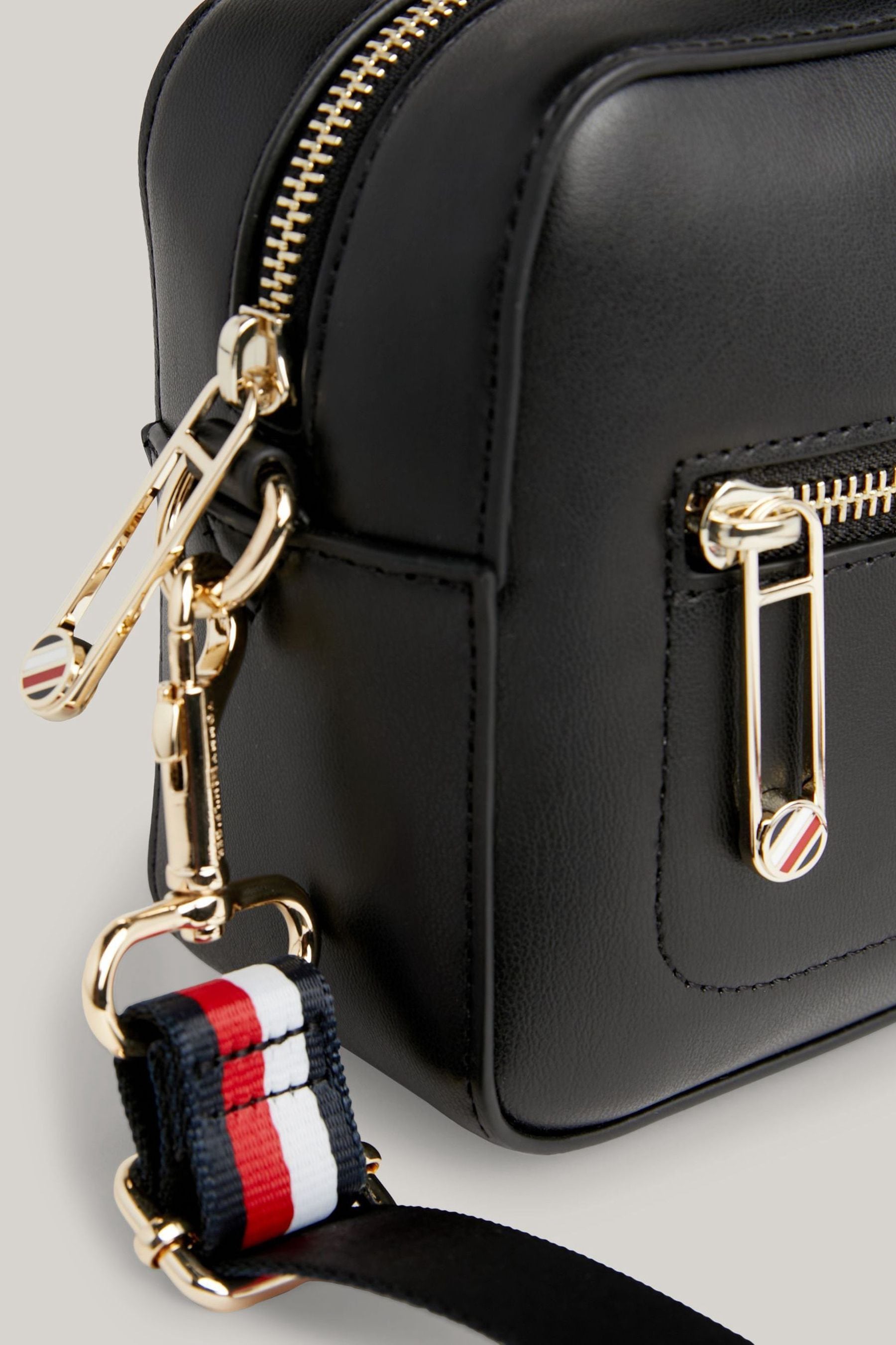 Iconic tommy camera bag black 2025