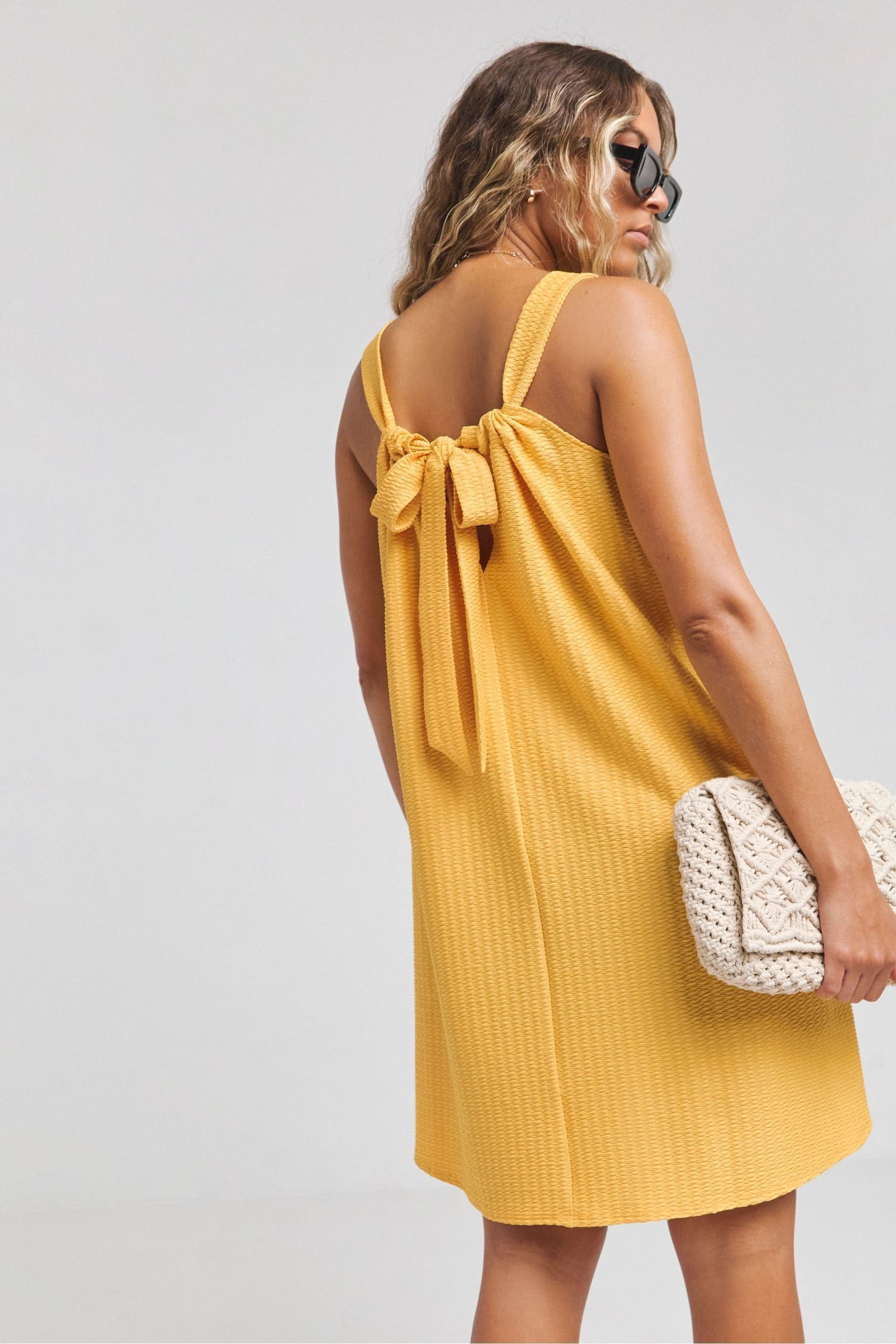 Yellow dress canada store