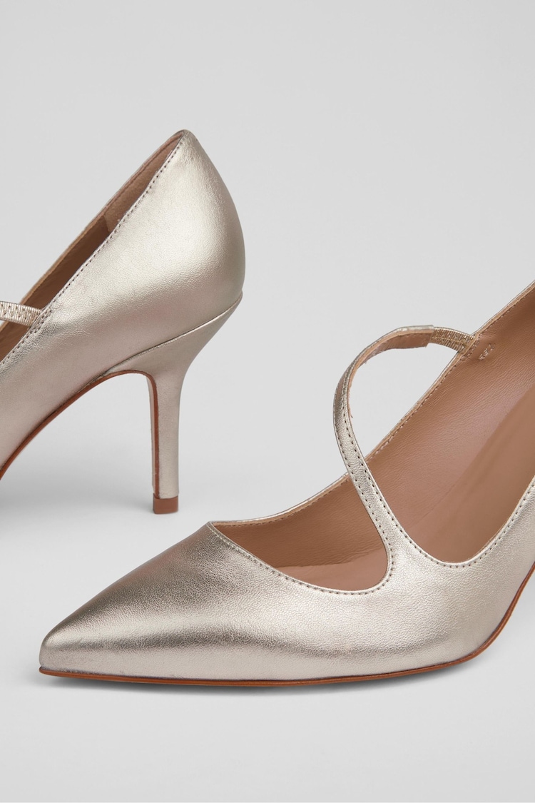 LK Bennett Simone Metallic Leather Asymmetric Strap Courts - صورة 4 من 4