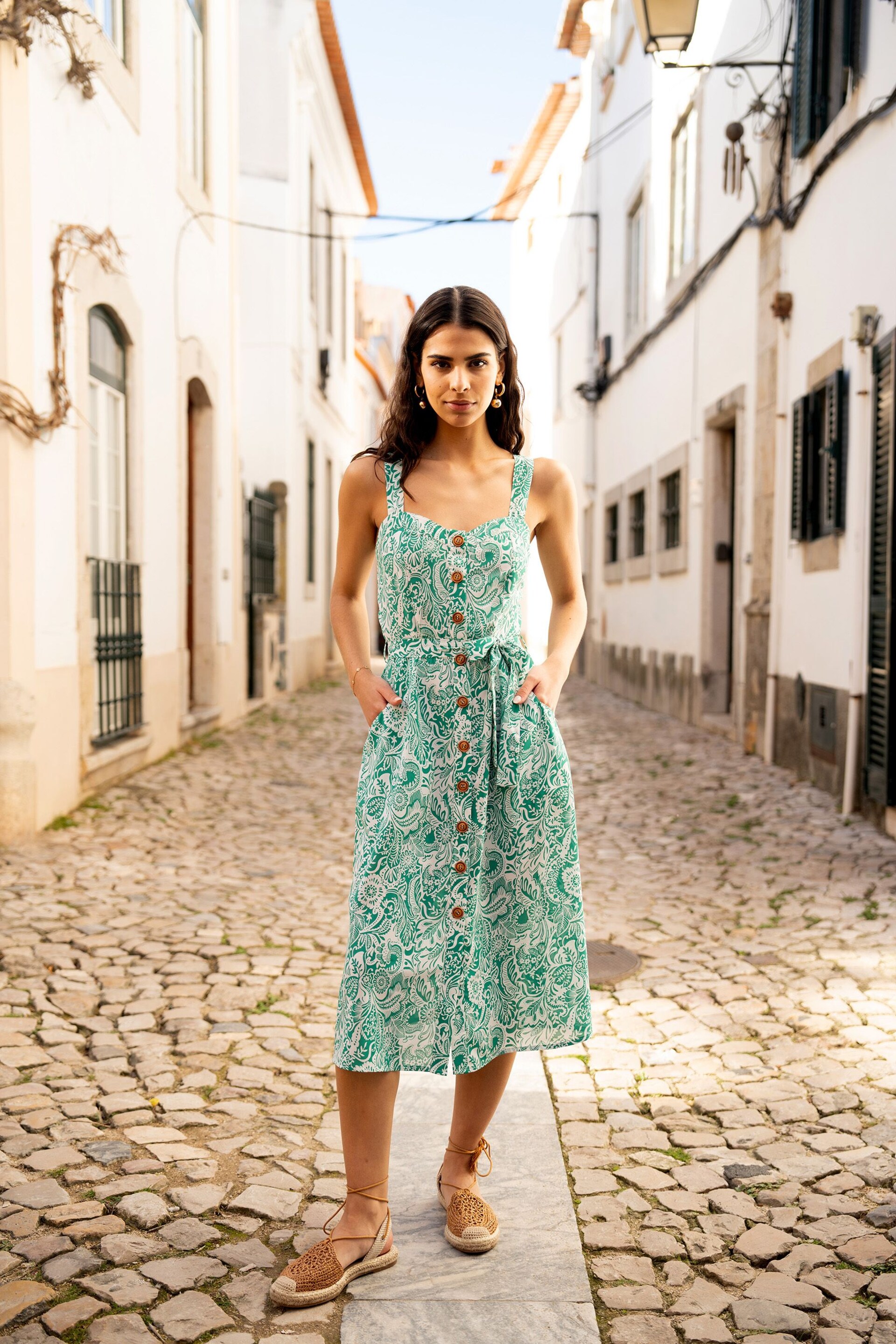 Yumi Green Paisley Leaf Print Midi Sundress - Image 1 of 5