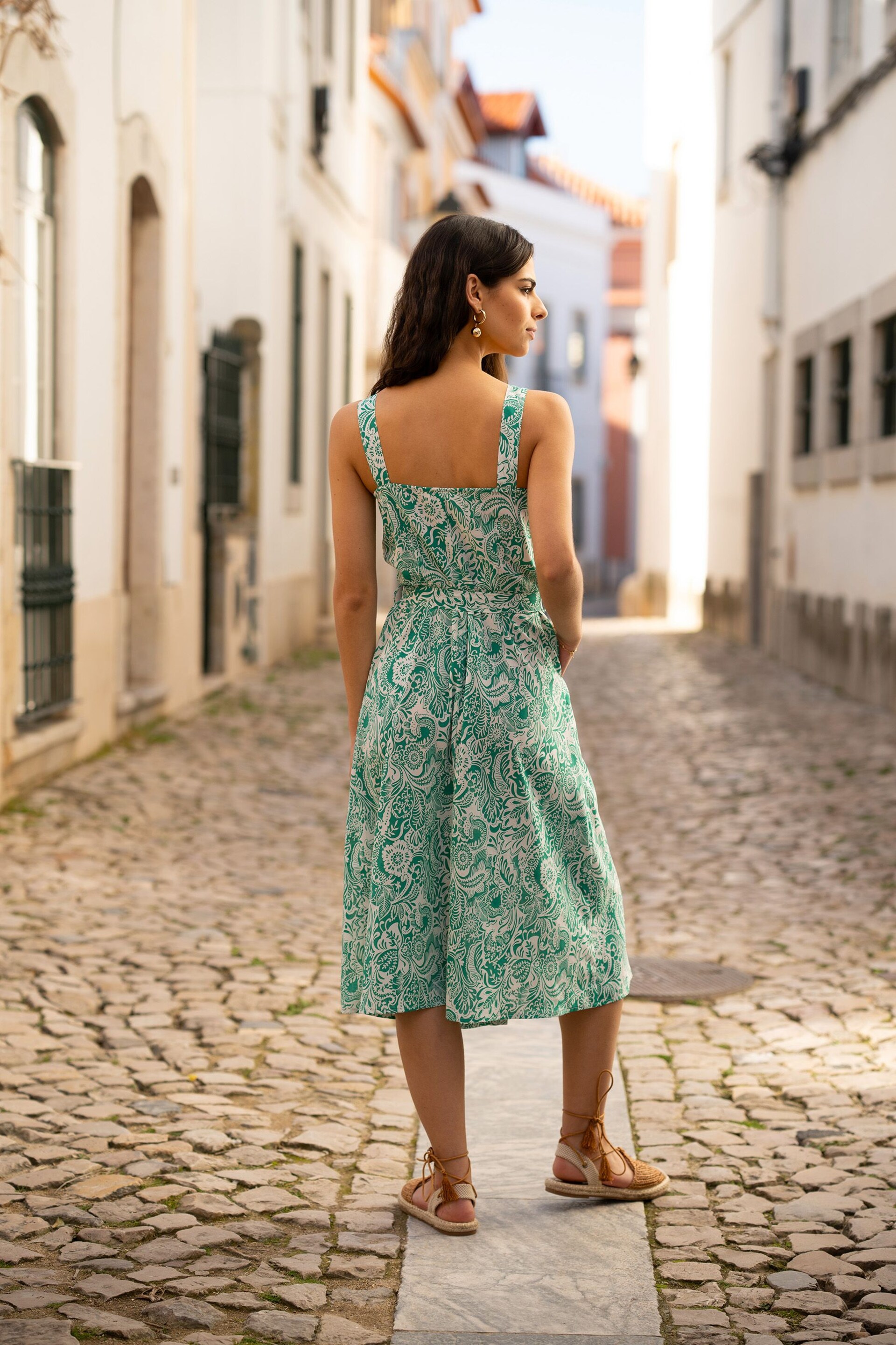 Yumi Green Paisley Leaf Print Midi Sundress - Image 4 of 5