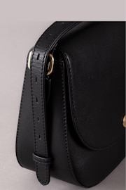 Lakeland Leather Black Tarnbeck Leather Saddle Bag - Image 4 of 7