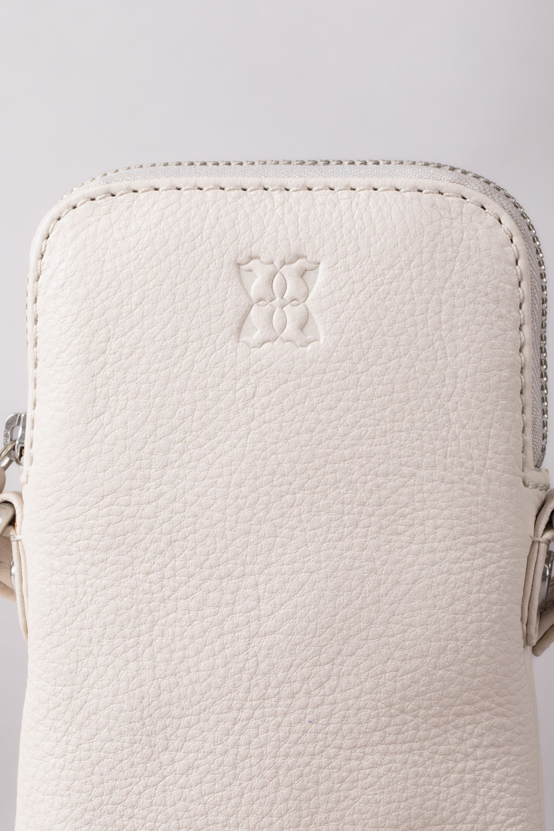 Lakeland Leather White Lakeland Leather Coniston Leather Cross Body Phone Pouch - Image 4 of 6