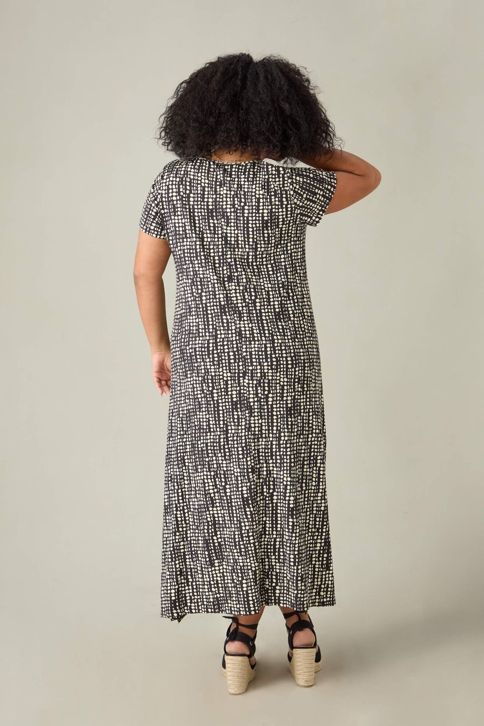 Live Unlimited Curve Mono Spot Print Jersey V-Neck Midaxi Black Dress - Image 5 of 5