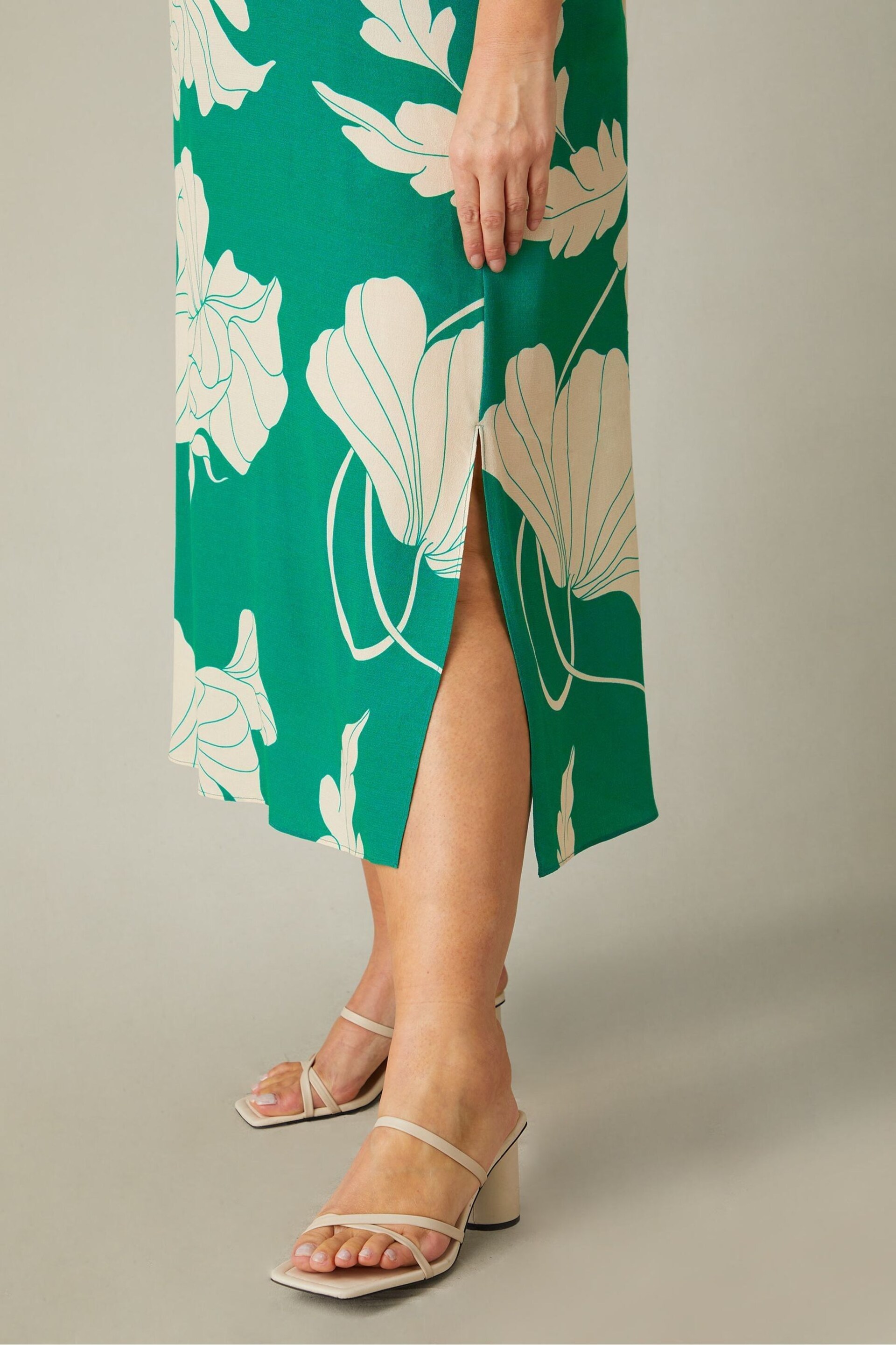 Live Unlimited Curve Green Floral Pleat Front Midi Dress - Image 5 of 6