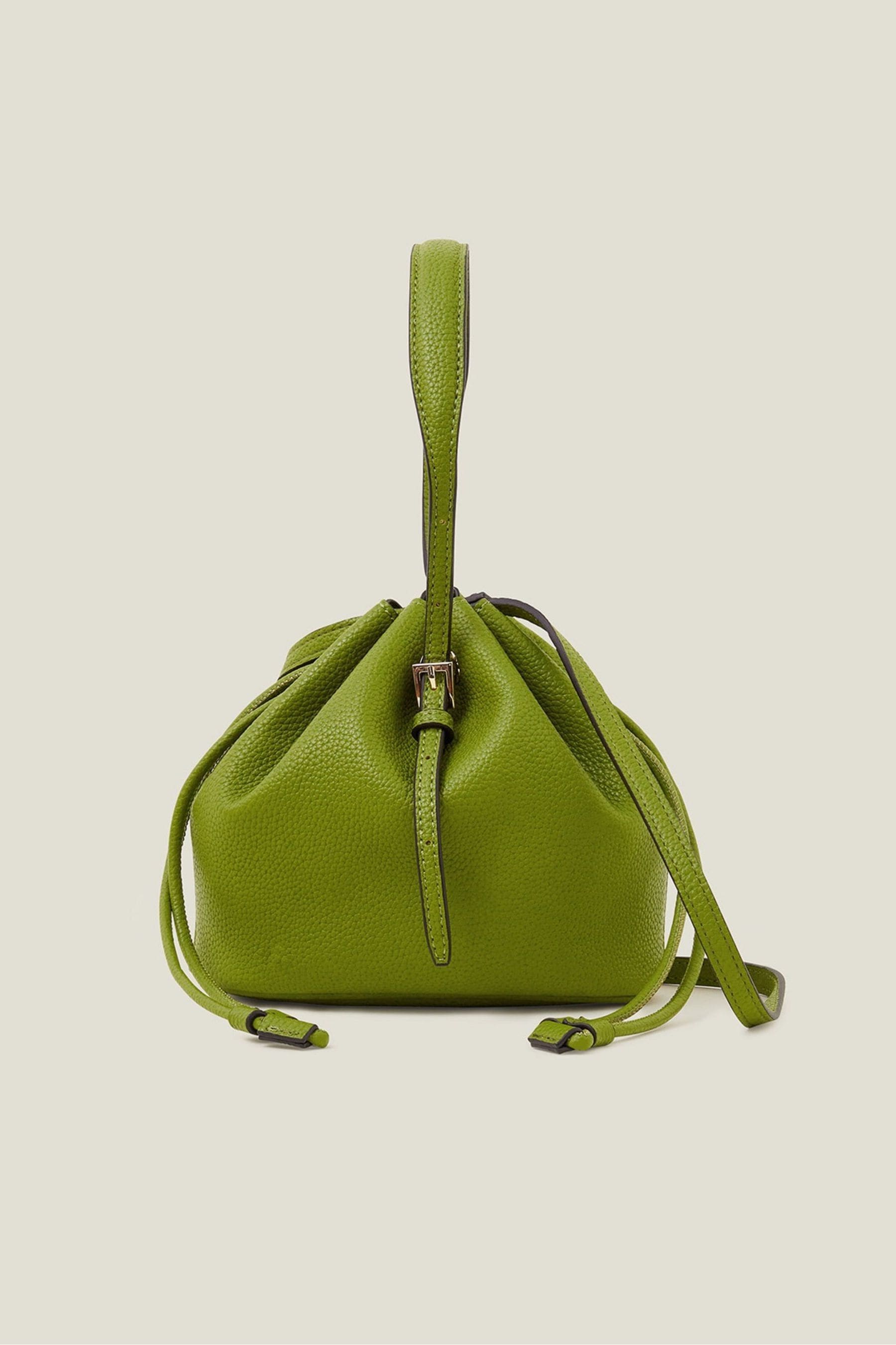 Accessorize duffle bag store