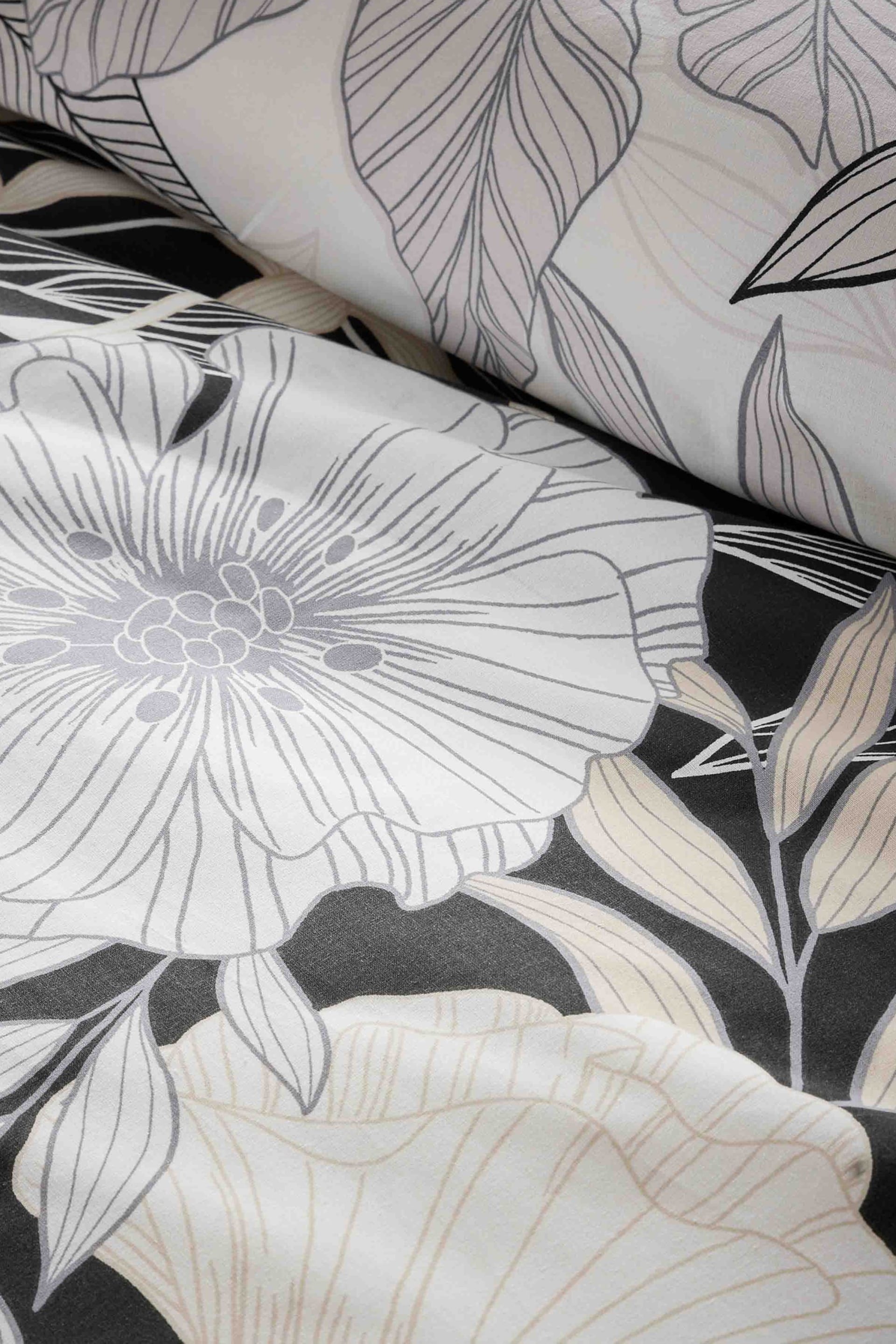 Vantona Black/Natural Linear Bouquet Duvet Cover Set - Image 4 of 4