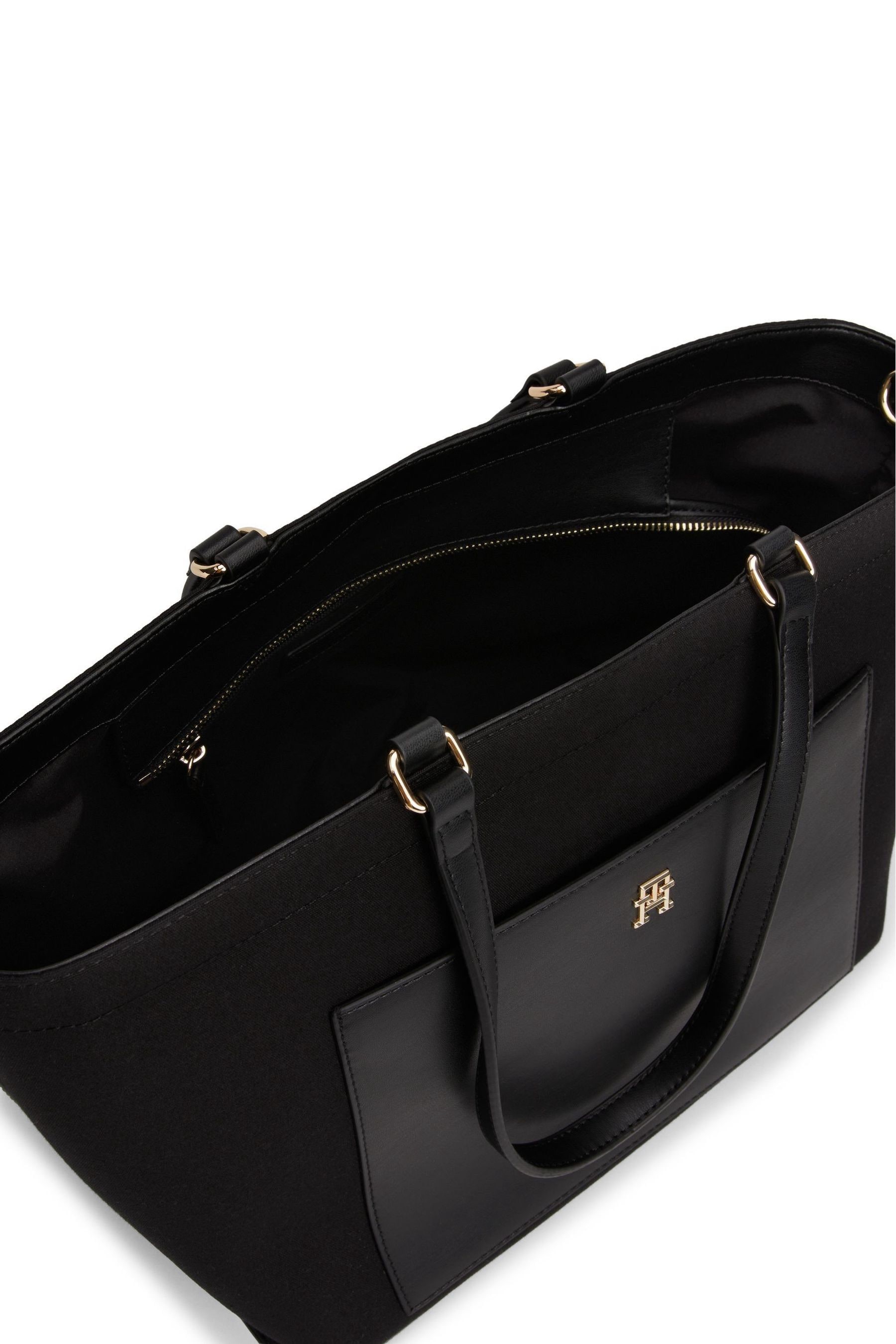 Black tommy hilfiger handbag sale