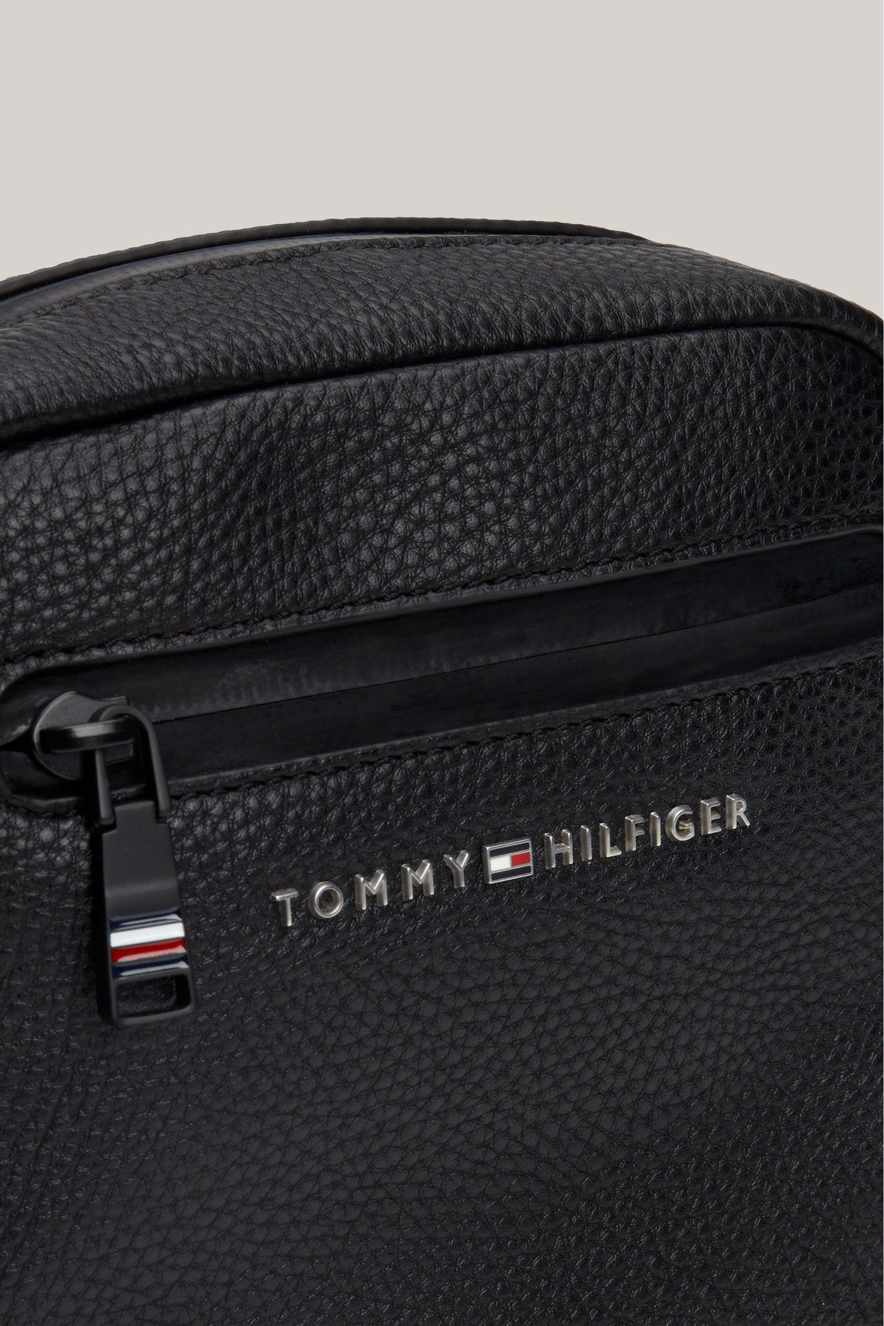 Tommy hilfiger essential mini reporter black on sale