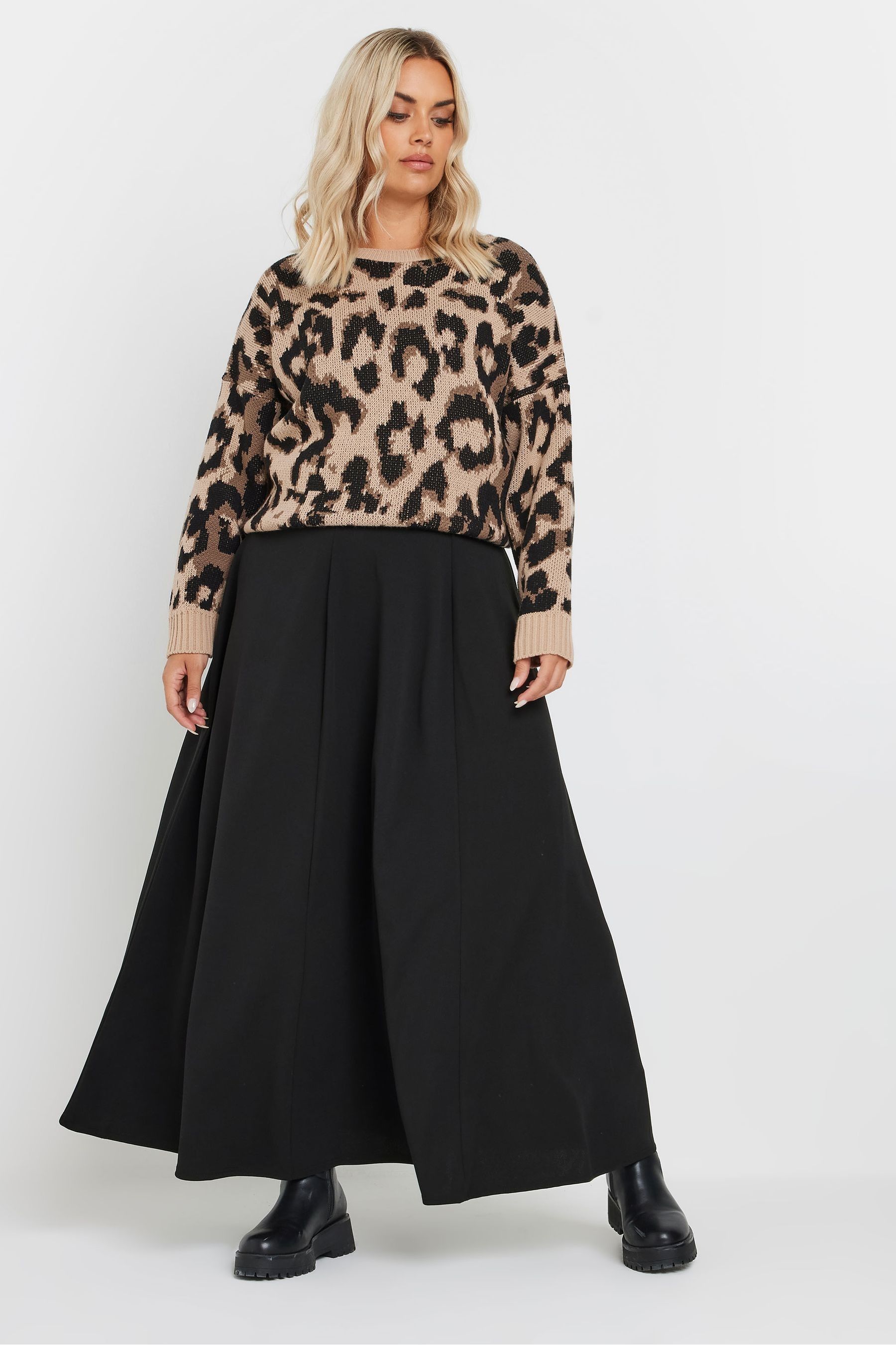 Plus size black skirt 5t top