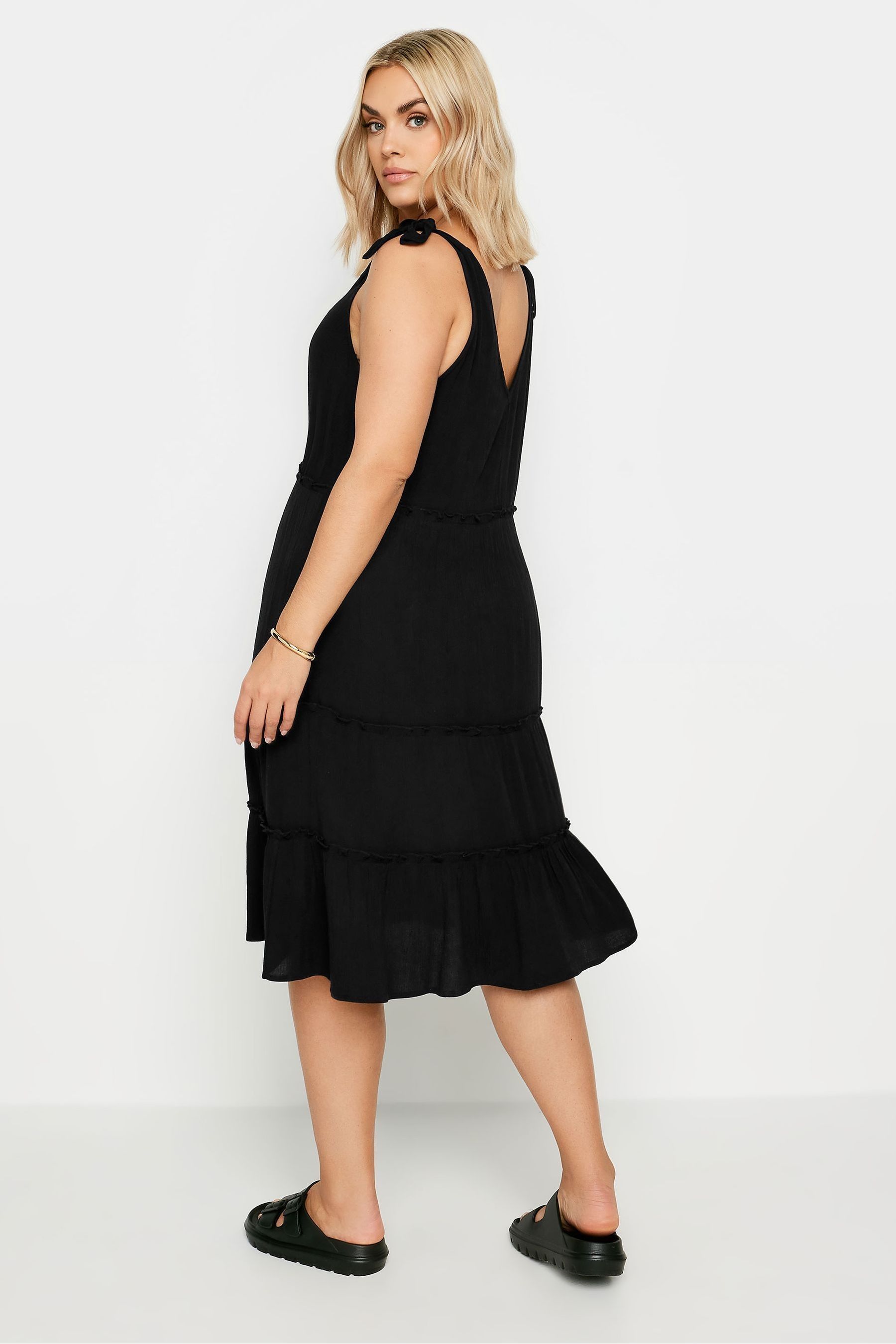Curve black dress sales
