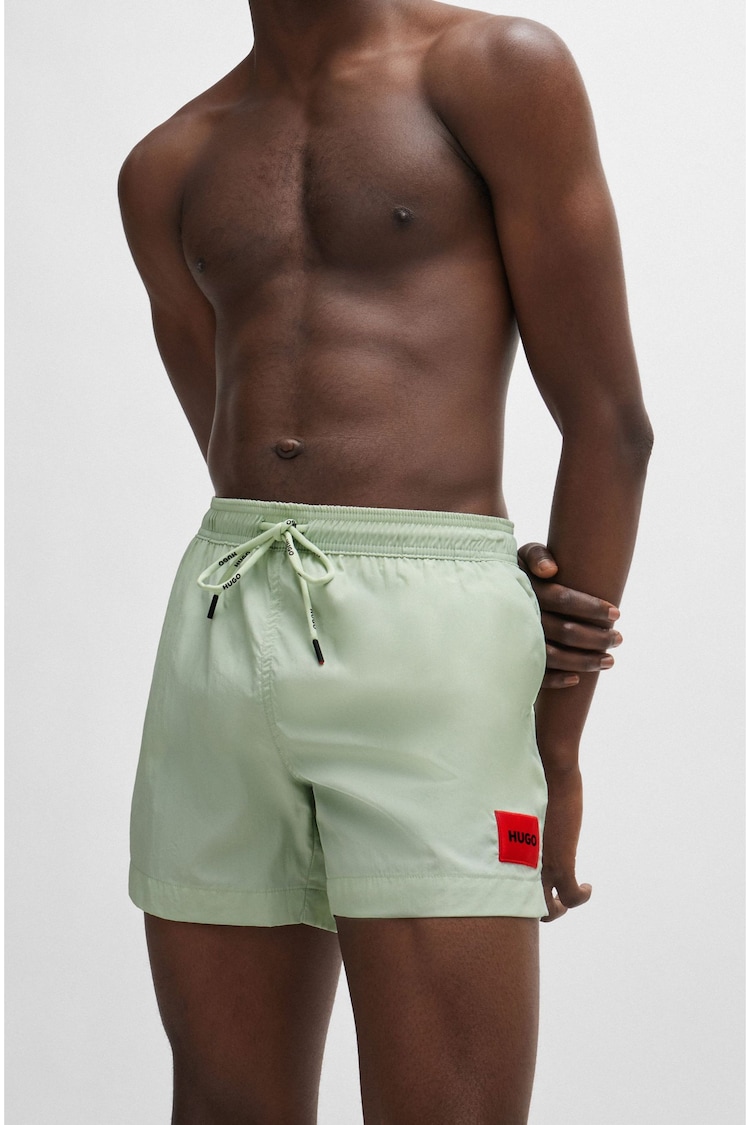 HUGO Quick Dry Swim Shorts With Logo Label - 圖片 1，共 4