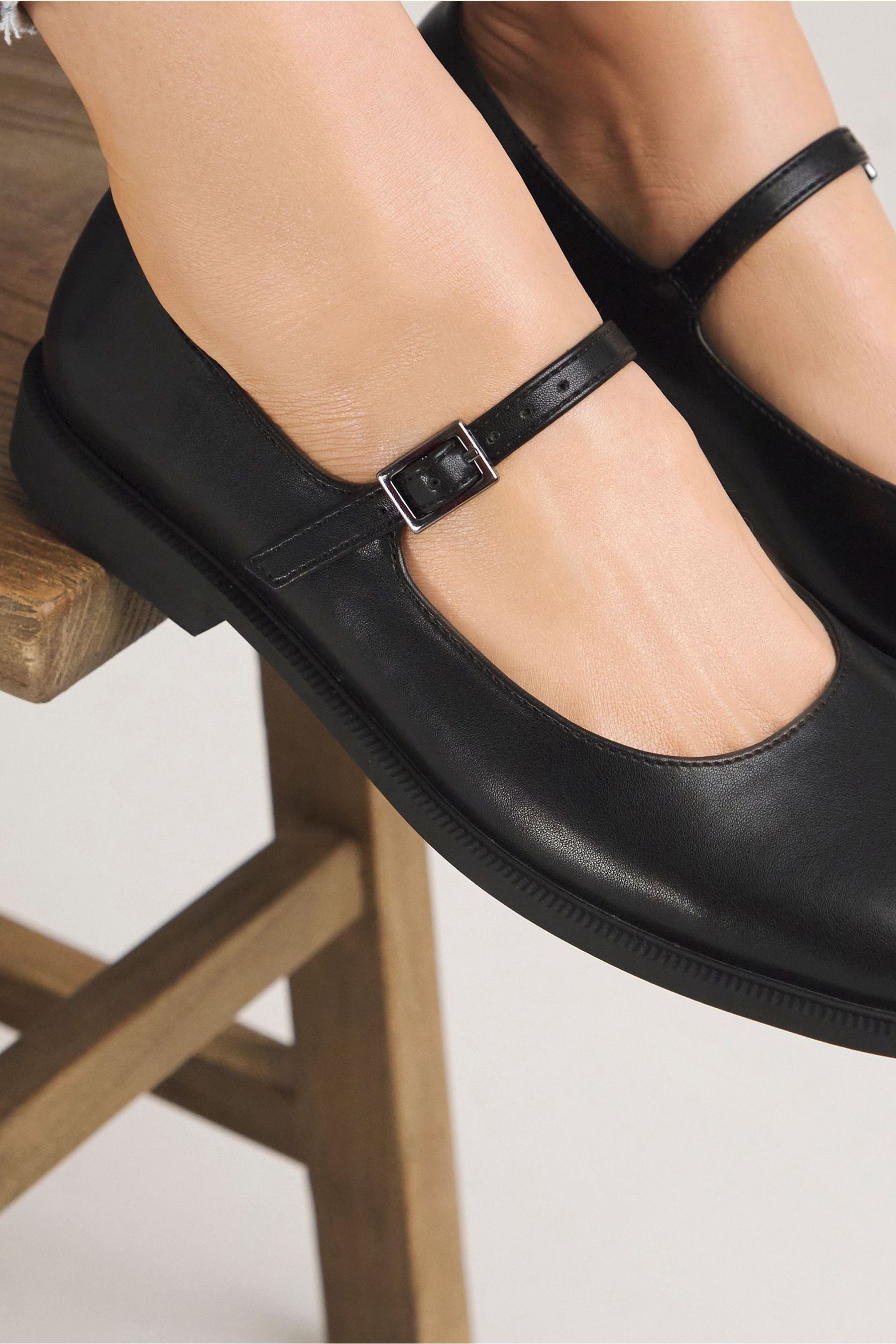 Simply wide shoes top