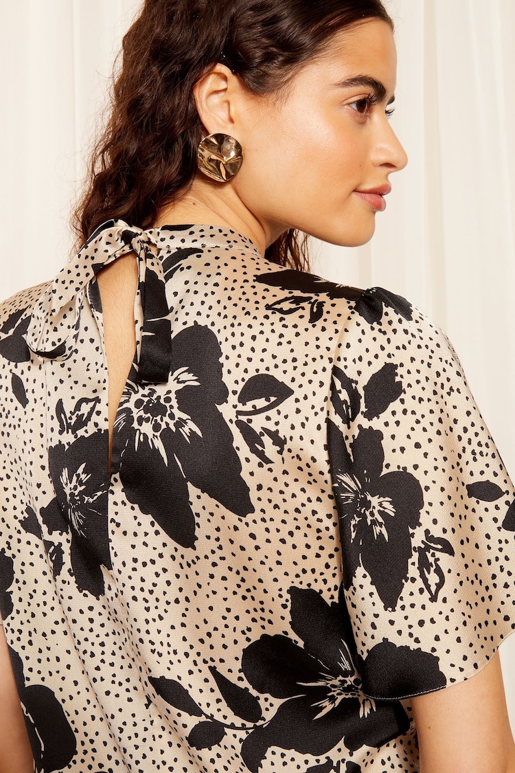 Friends Like These Floral Black/White Petite Printed Flutter Sleeve Keyhole Blouse - Image 4 of 4