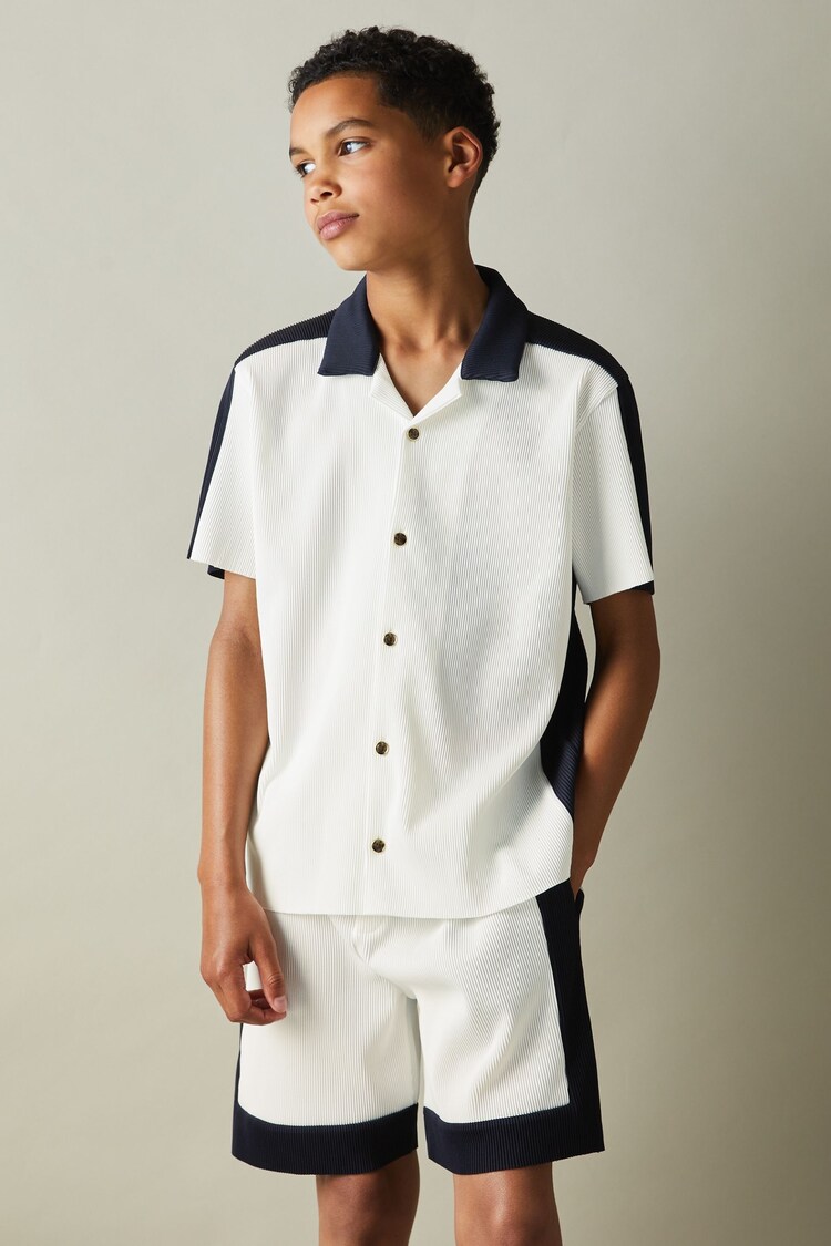 Reiss Optic White/Navy Castro Junior Colourblock Plisse Cuban Collar Shirt - Image 4 of 5