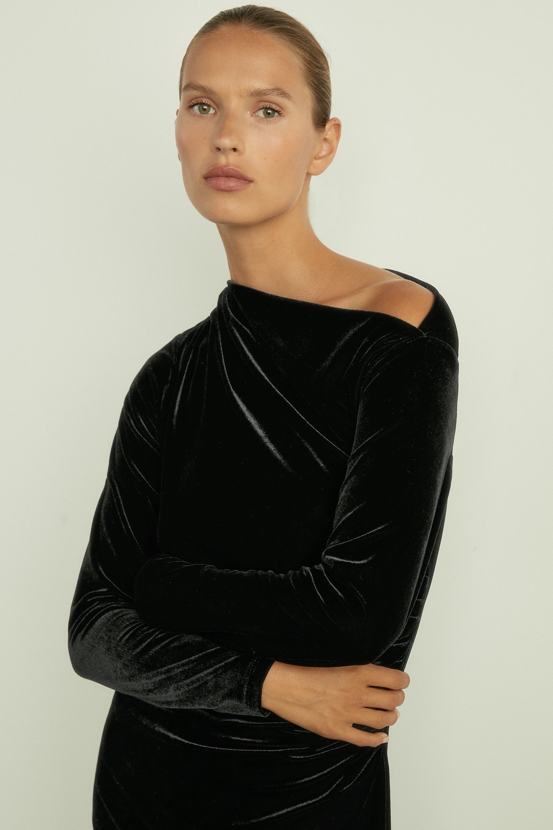 Reiss Black Brooke Off the Shoulder Velvet Dress