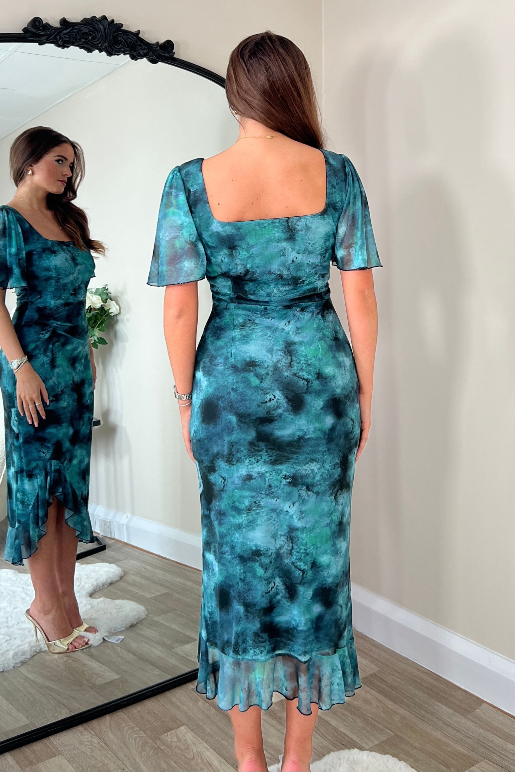 Girl in mind green dress deals