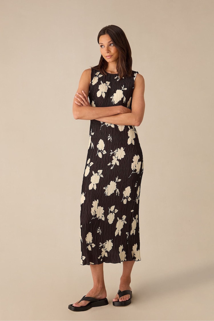 Ro&Zo Black Floral Plissé Tube Dress - Image 1 of 4