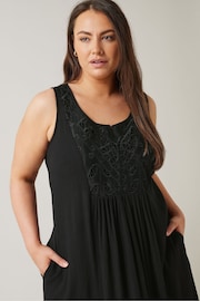 Evans Curve Crinkle Broderie Maxi Black Dress - Image 4 of 5