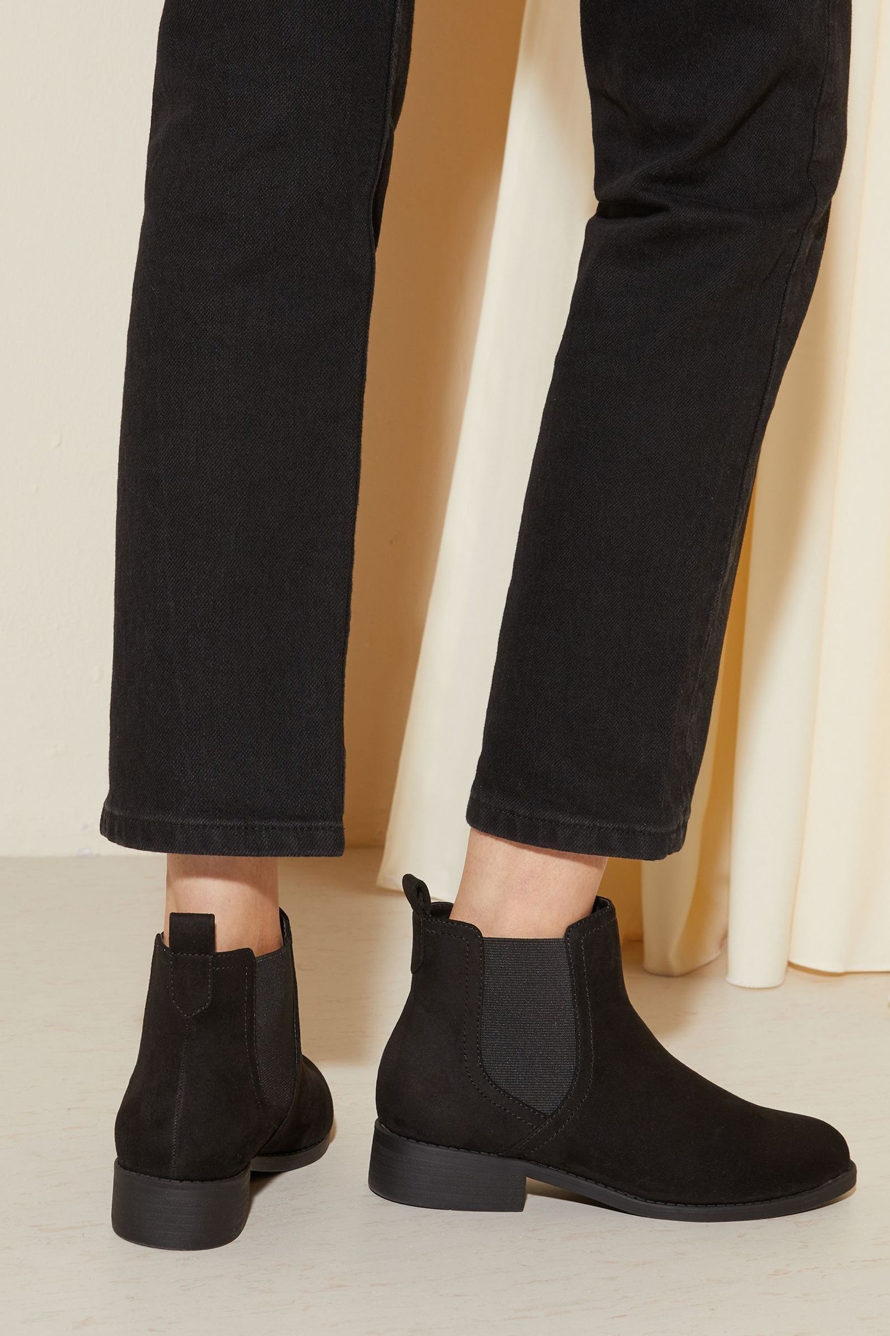 Flat suede chelsea boots best sale
