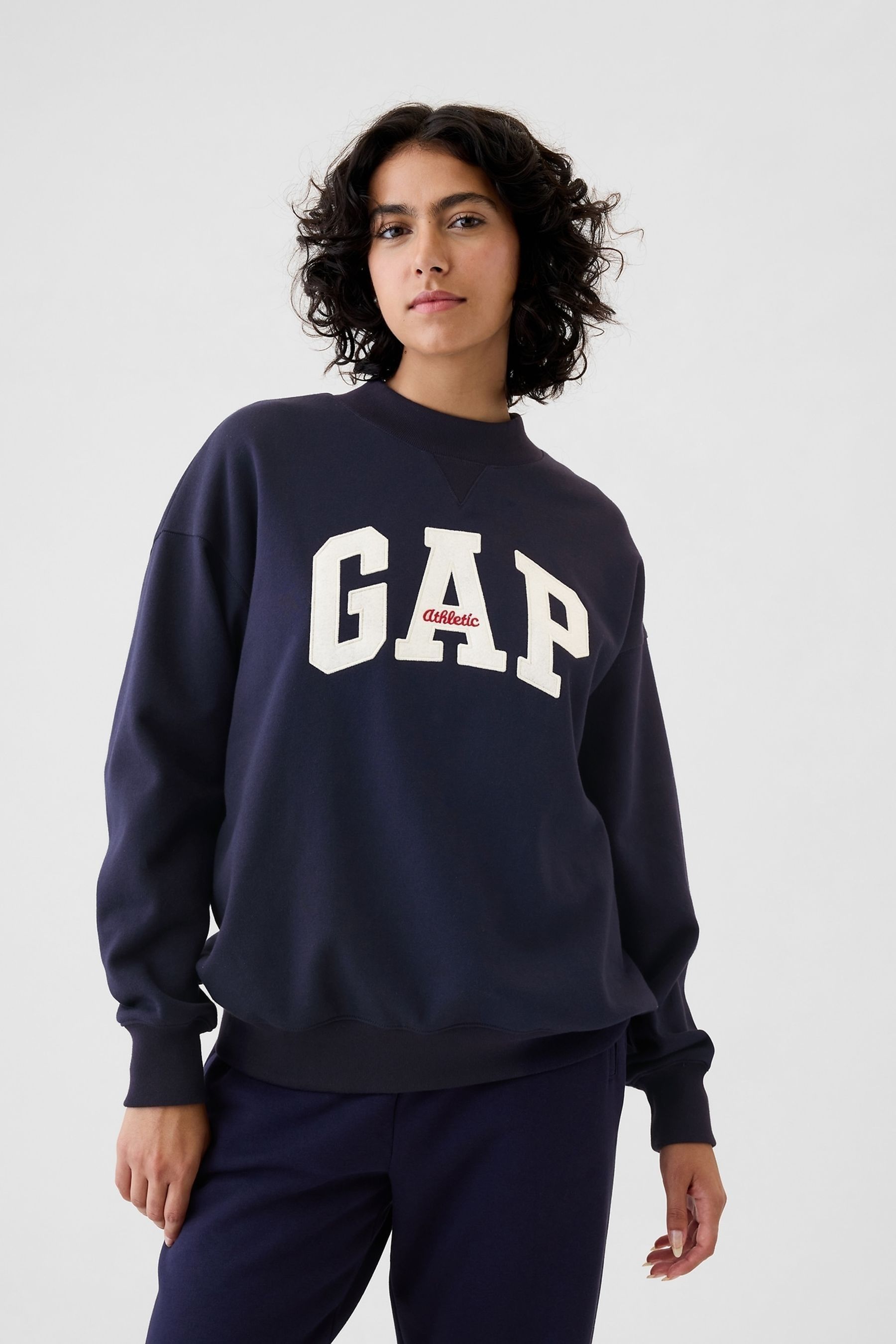 Gap athletic tops hotsell