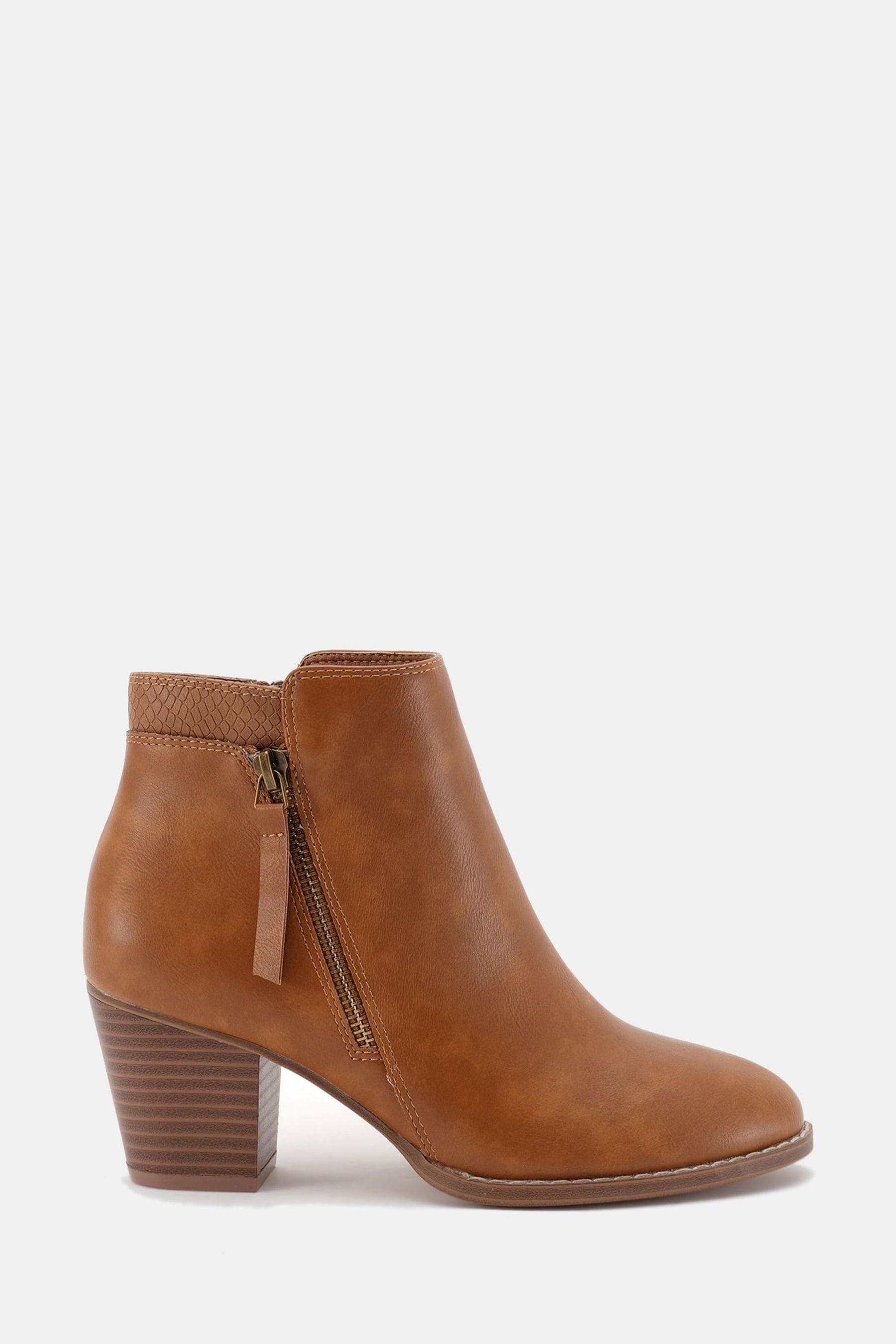Novo tan boots top