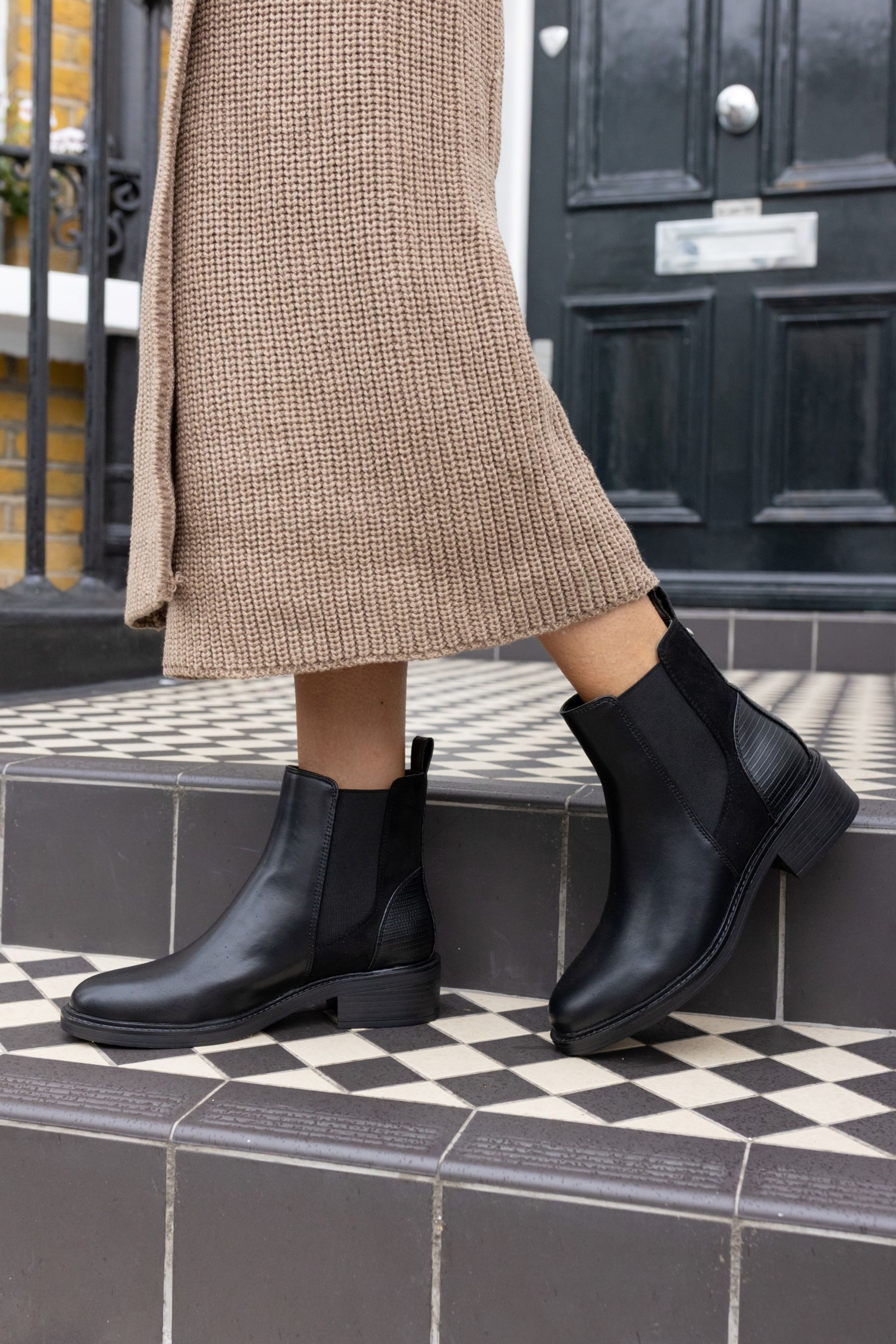 Black leather flat chelsea boots womens shop
